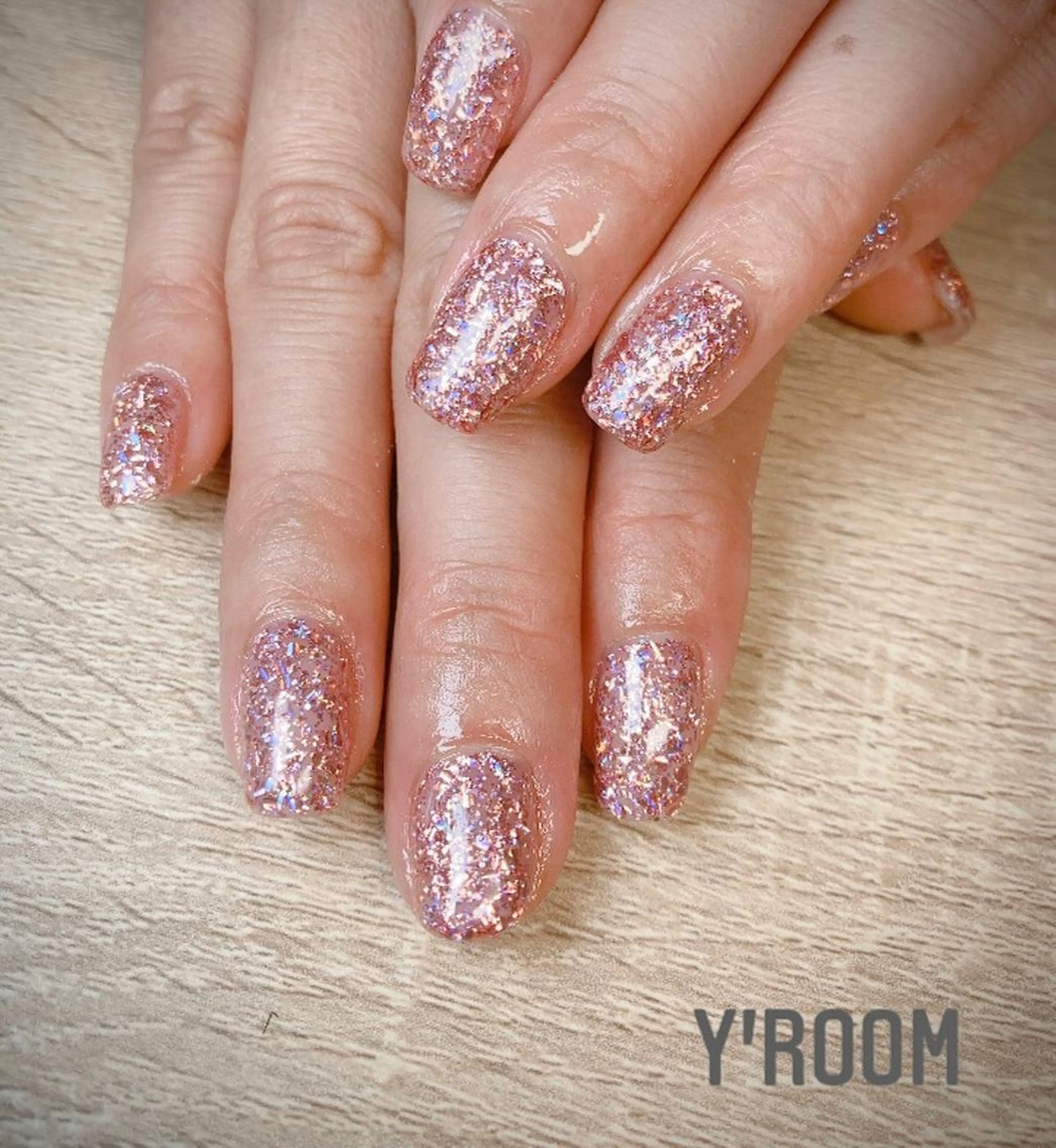 ネイル オーロラネイル フラッシュネイル フットネイル ジェルネイル 氷ネイル・うるうるネイル YUKA （ネイリスト）のネイルデザイン