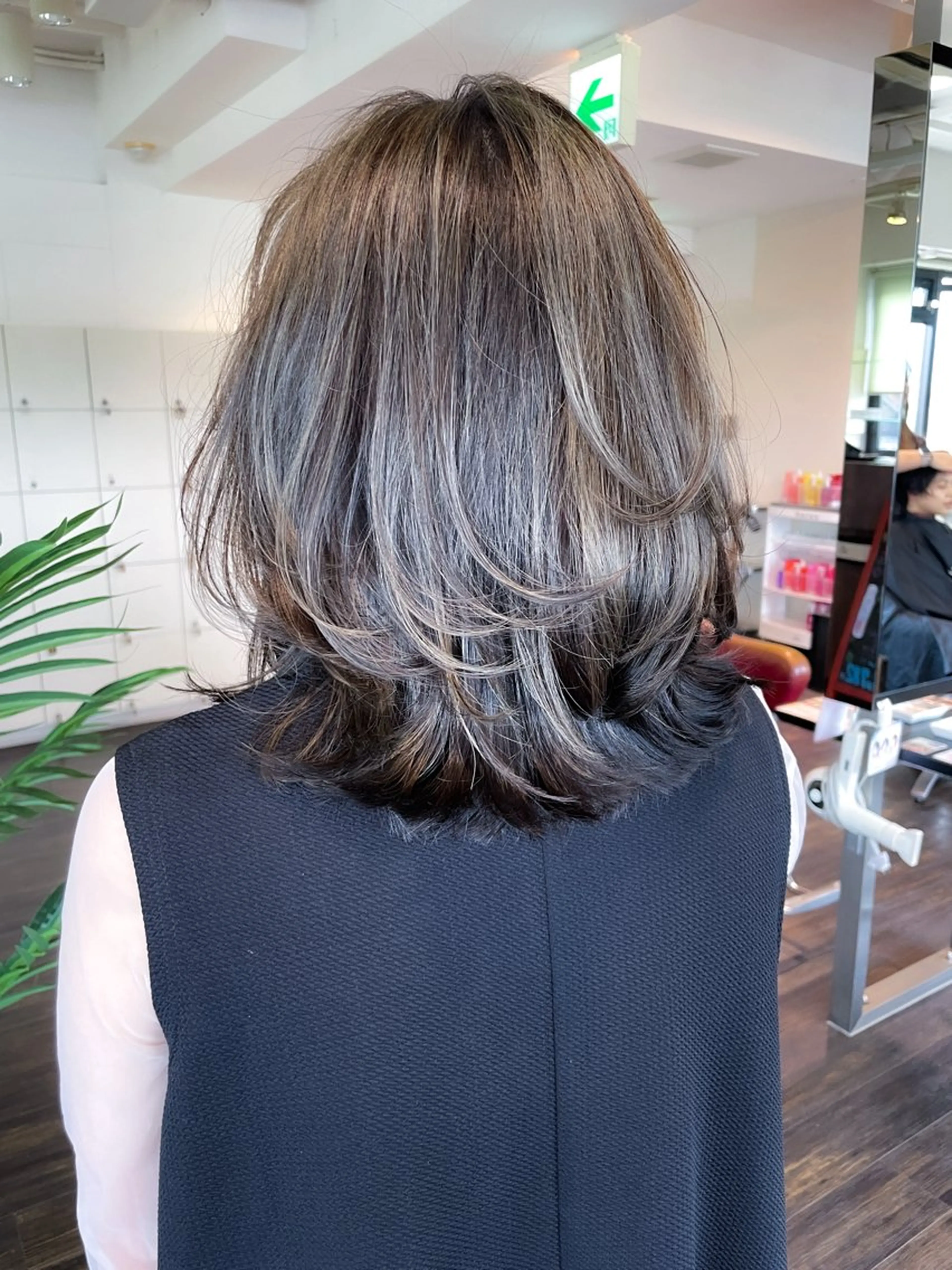 セミロング カラー グレージュ ハイライトカラー ハイライト レイヤーカット カット ヘアカラー 似合わせヘア🤍 面田法子のヘアスタイル