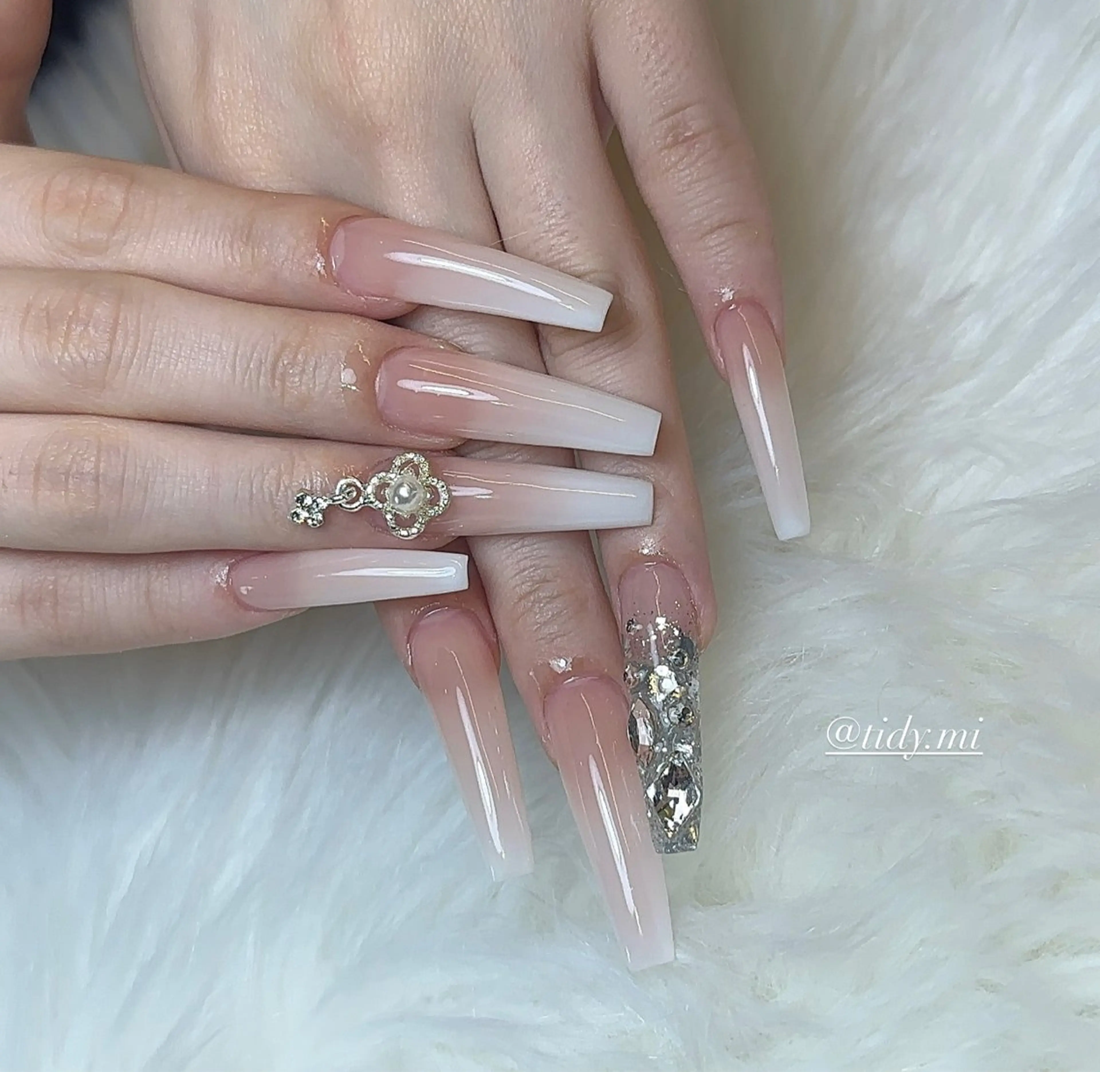 ネイル スカルプネイル TIDY M&Mのネイルデザイン