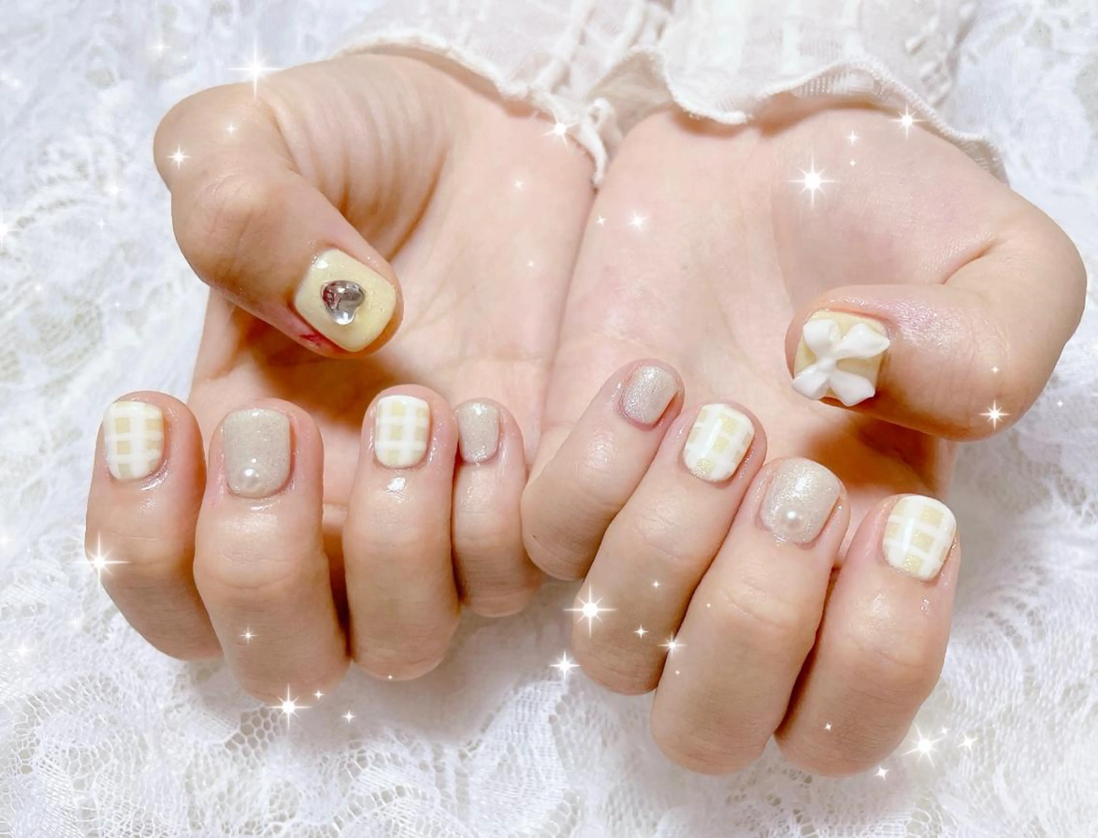 ネイル アートネイル ガーリー 黄色 ハンドネイル FLARE NAIL フレアネイルのネイルデザイン