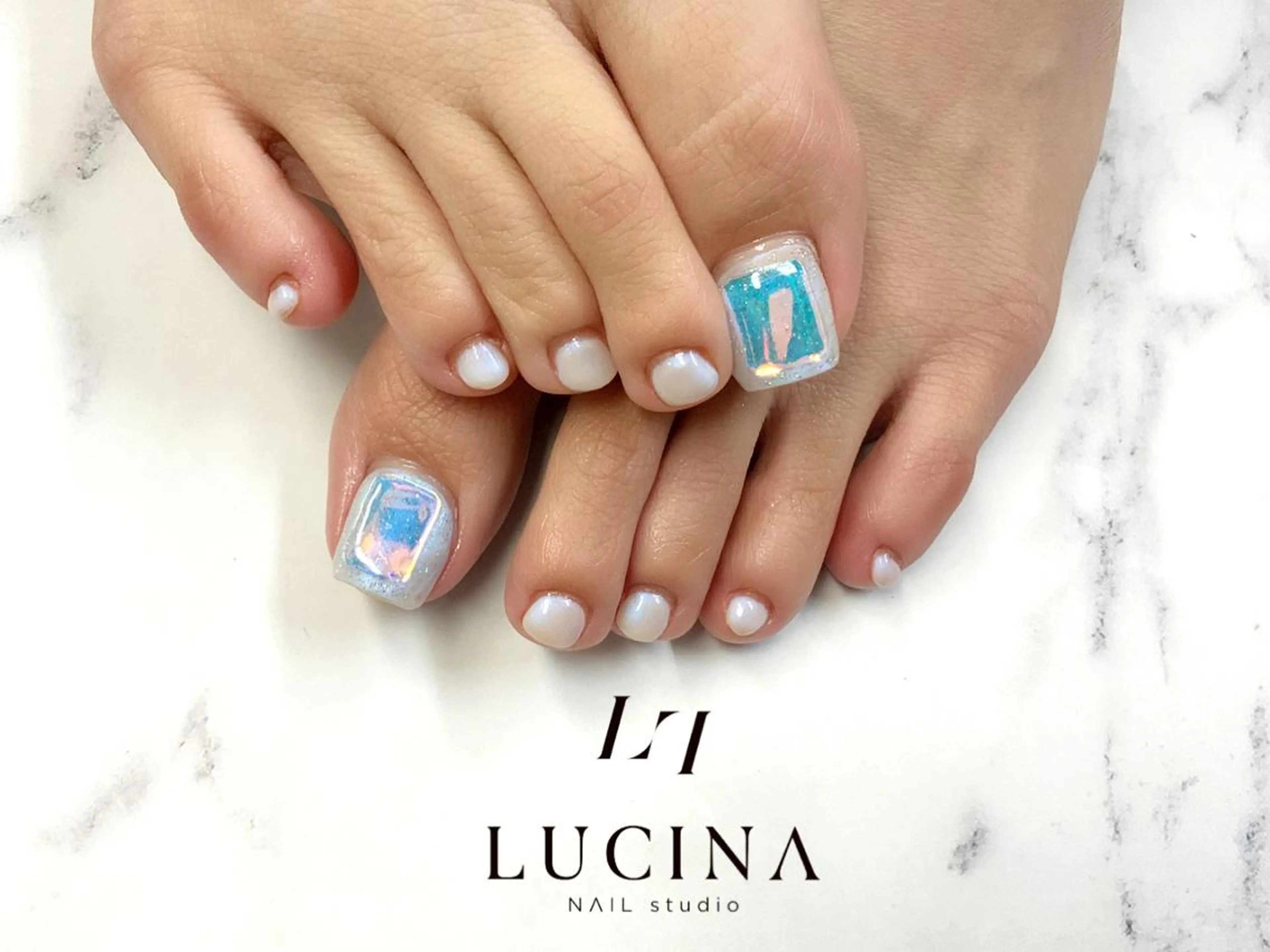 ネイル オーロラネイル フットネイル ジェルネイル 氷ネイル・うるうるネイル キラキラネイル 新橋 ルキナ スタッフのネイルデザイン