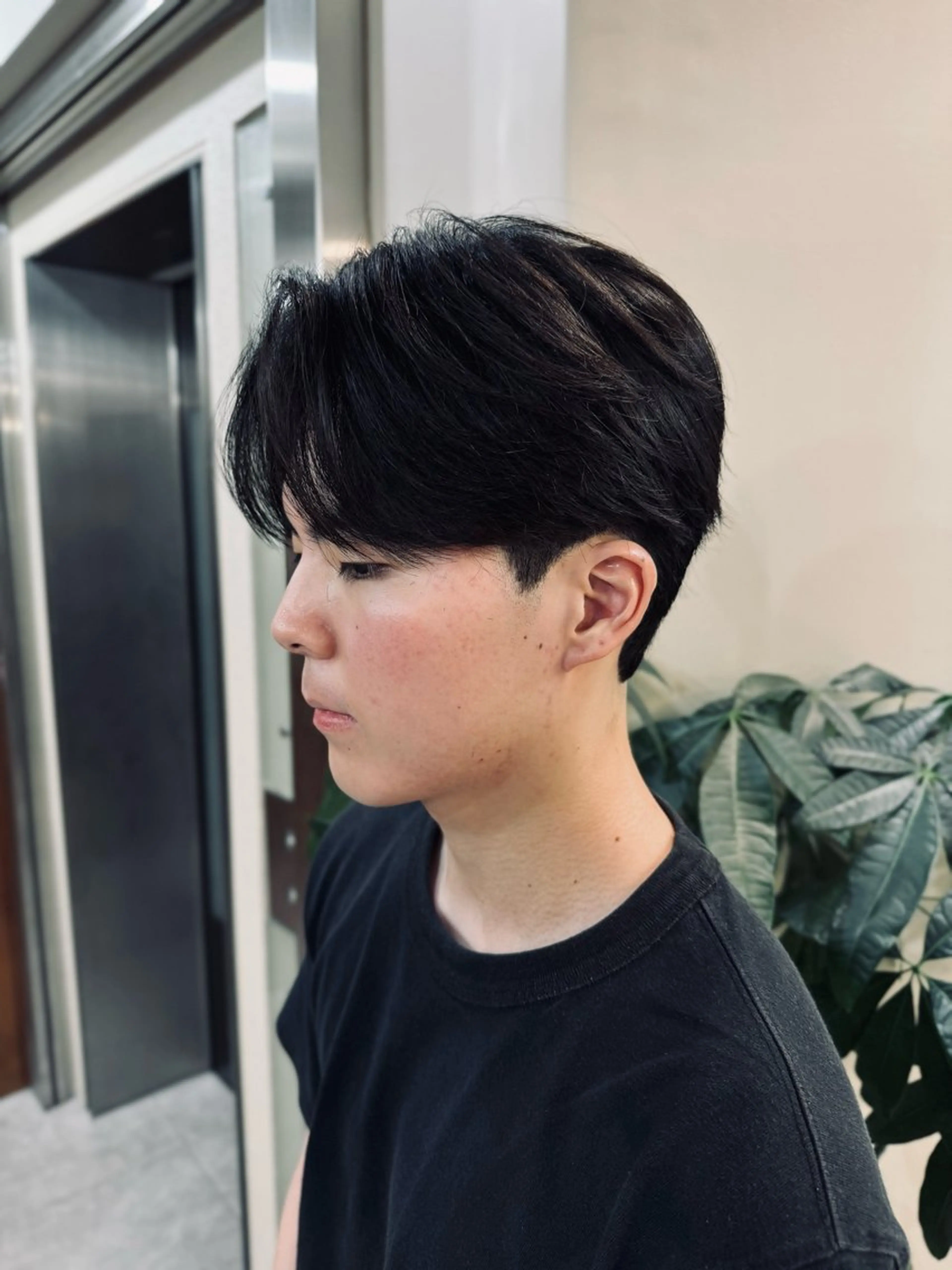 ショート パーマ メンズ カット 縮毛矯正 メンズ職人/センター パート/富沢真斗のヘアスタイル