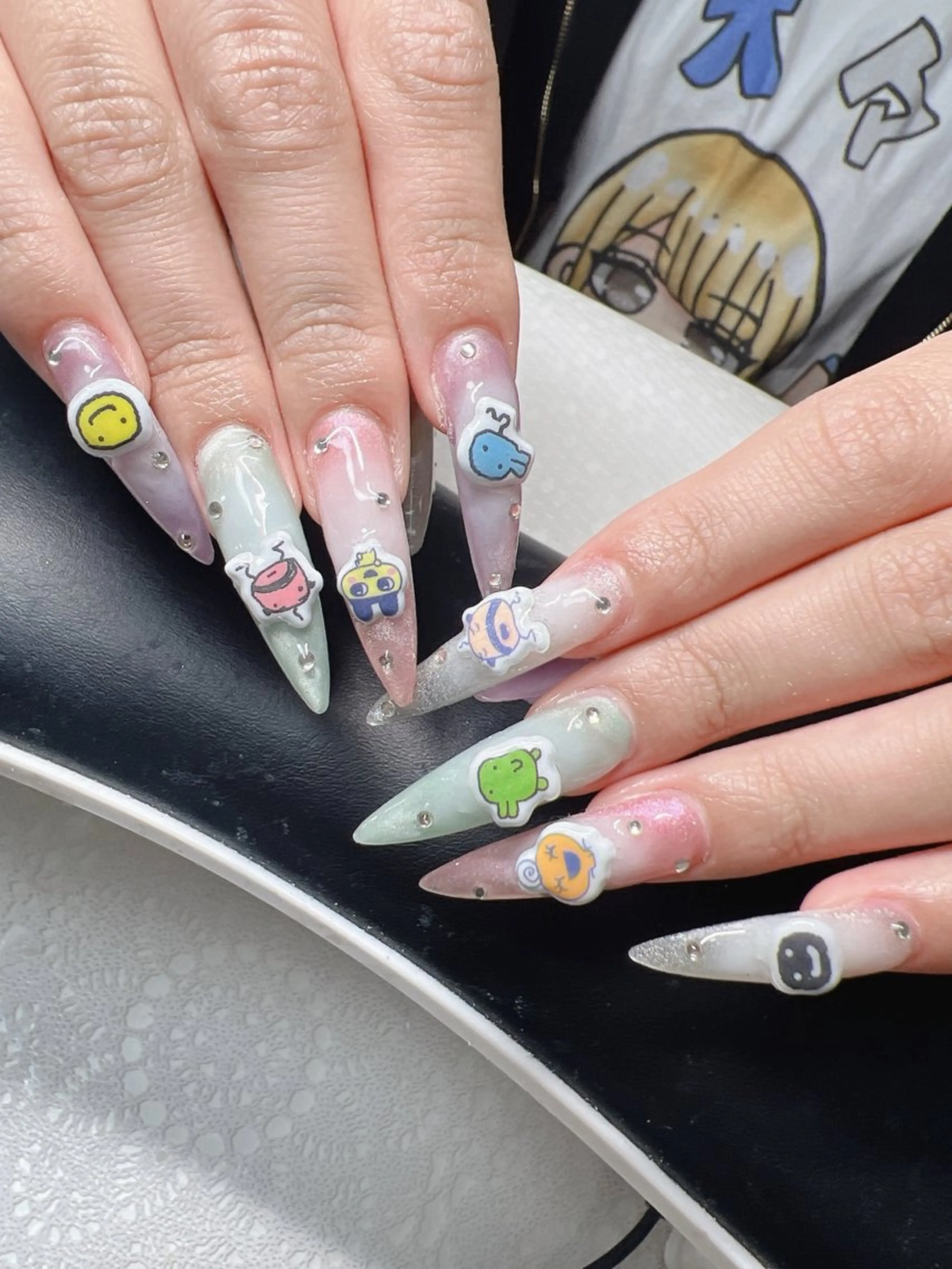 ネイル 長さ出し グラデーション 卒業式 キラキラネイル マグネットネイル Lee Nailsのネイルデザイン