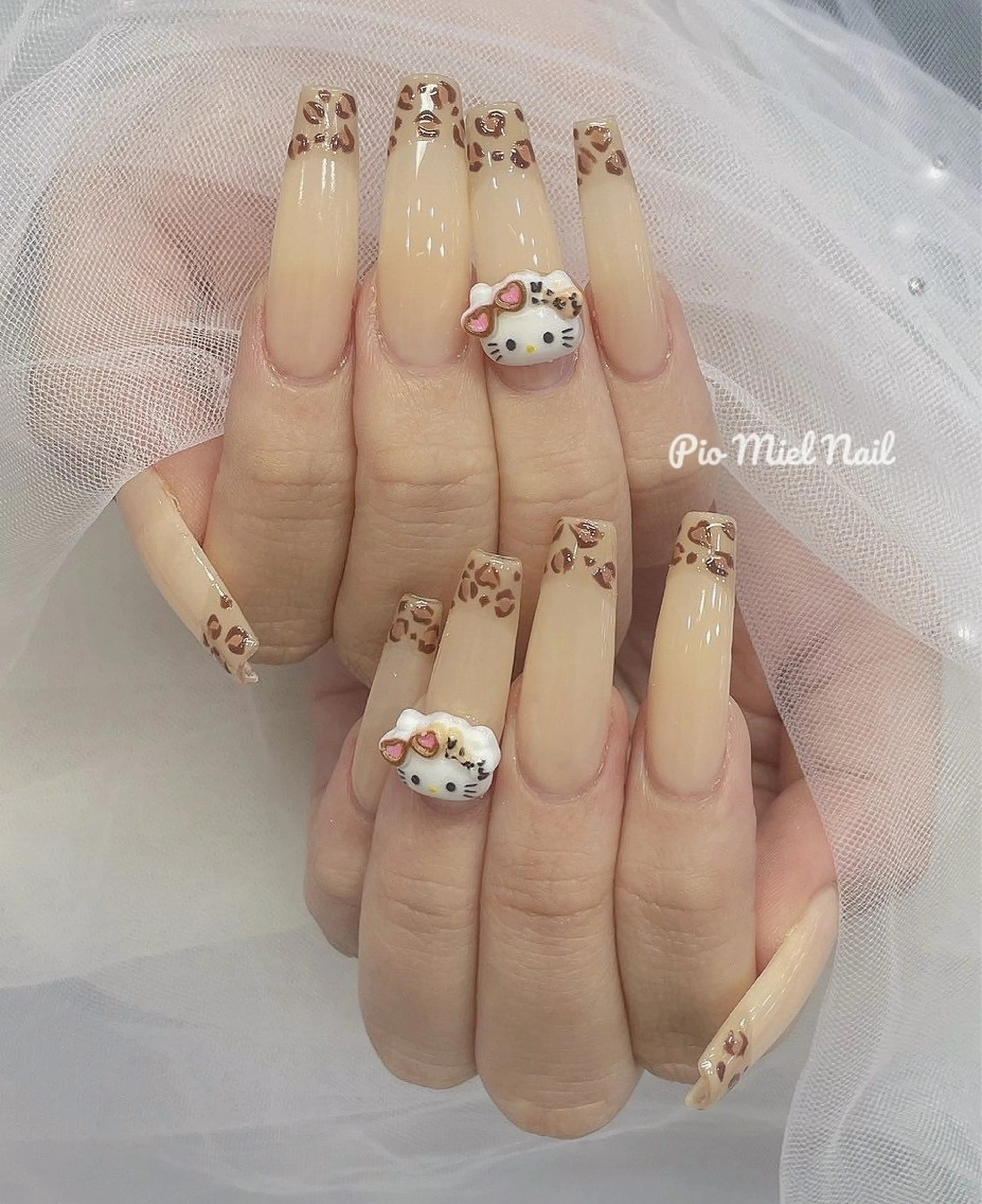 ロング ハンドネイル Pio Mielのネイルデザイン