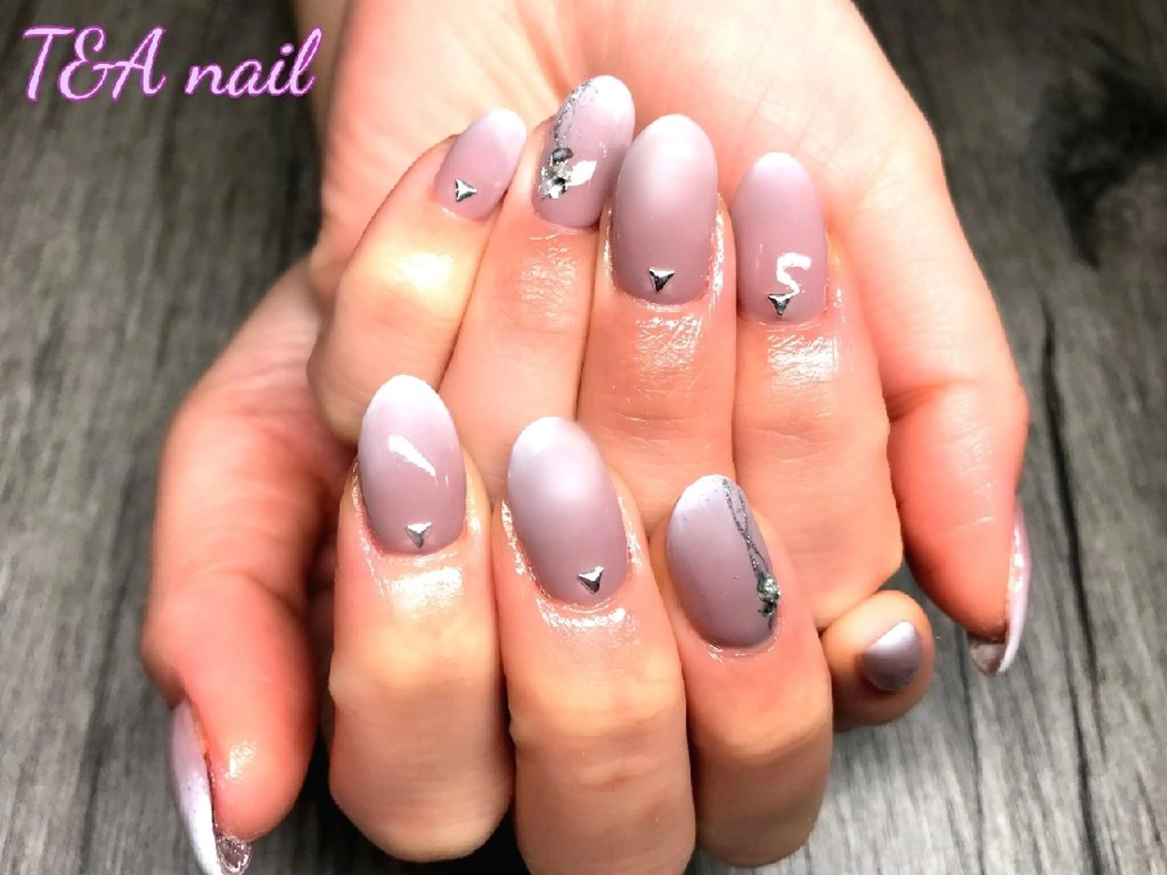 ミディアム ネイル ジェルネイル グラデーション スカルプネイル ハンドネイル T&A nailのネイルデザイン