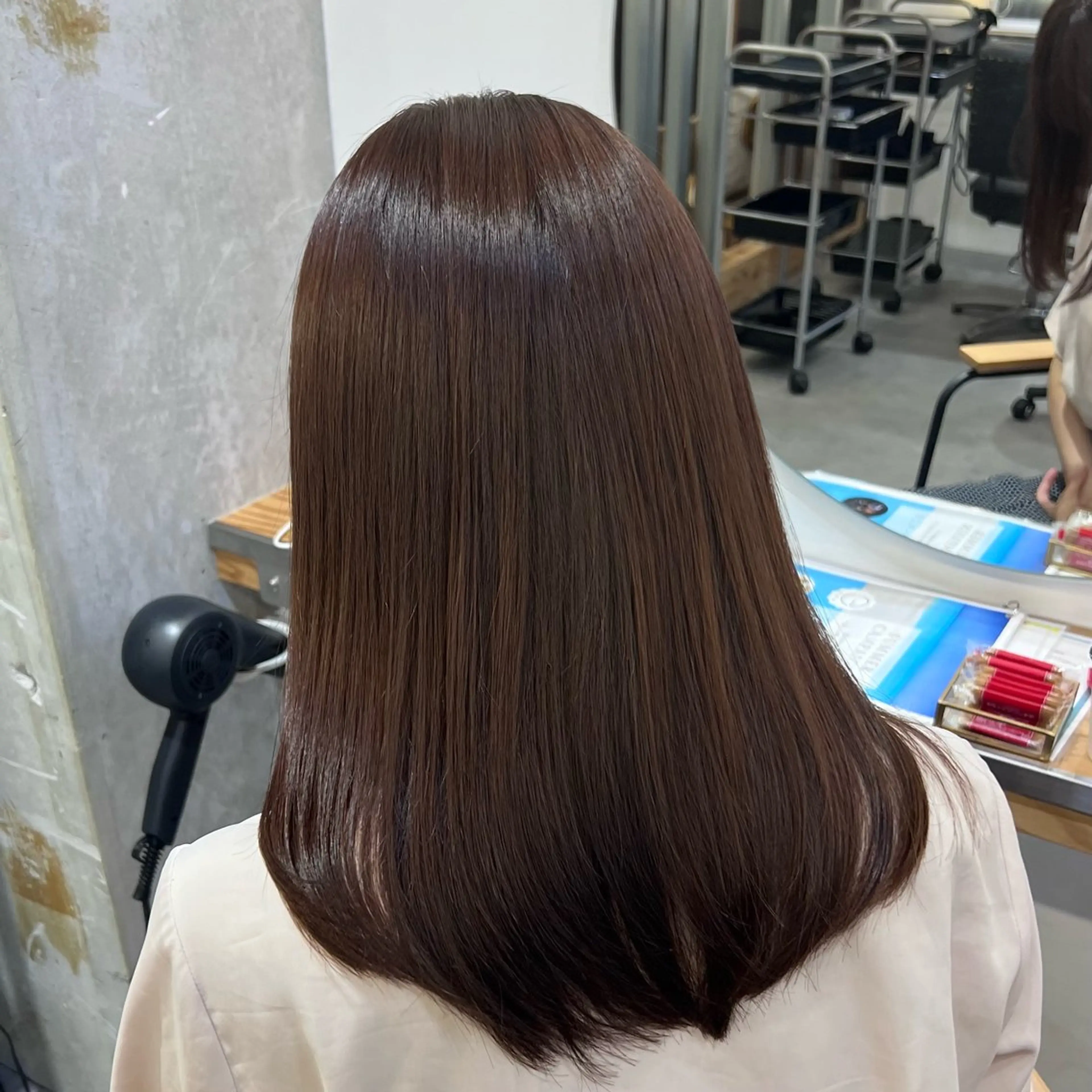 セミロング カラー パーマ ベージュカラー 黒髪 ブルーカラー ブルーブラック ブラウンカラー ヘアカラー トリートメント ブリーチなし/ ベージュ/akiraのヘアスタイル
