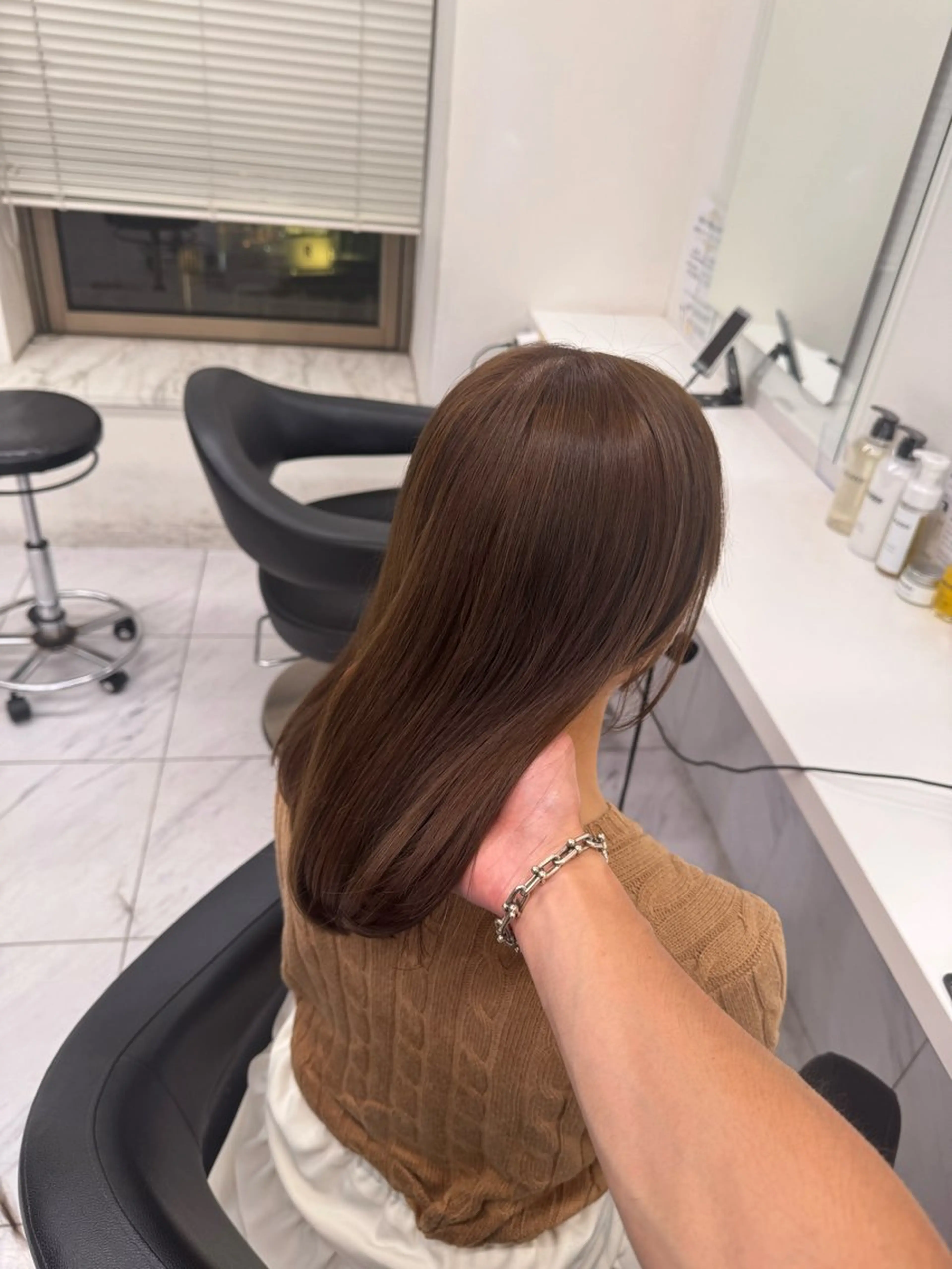 セミロング カラー ヘアアレンジ グレージュ オリーブグレージュ オリーブグレー ヘアカラー トリートメント ヘアセット 顔まわりカット の達人のヘアスタイル