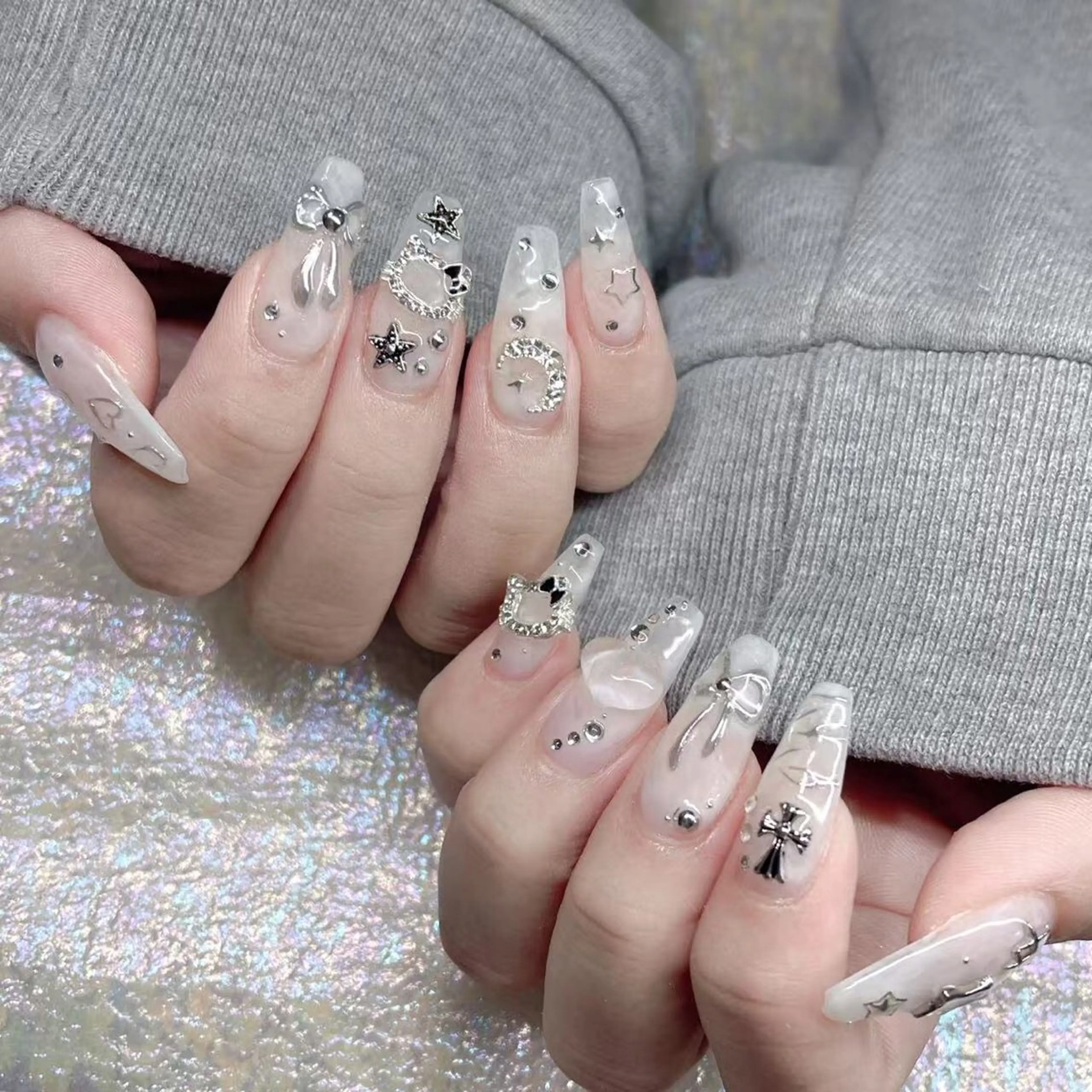 ネイル ハンドネイル Queens テイのネイルデザイン