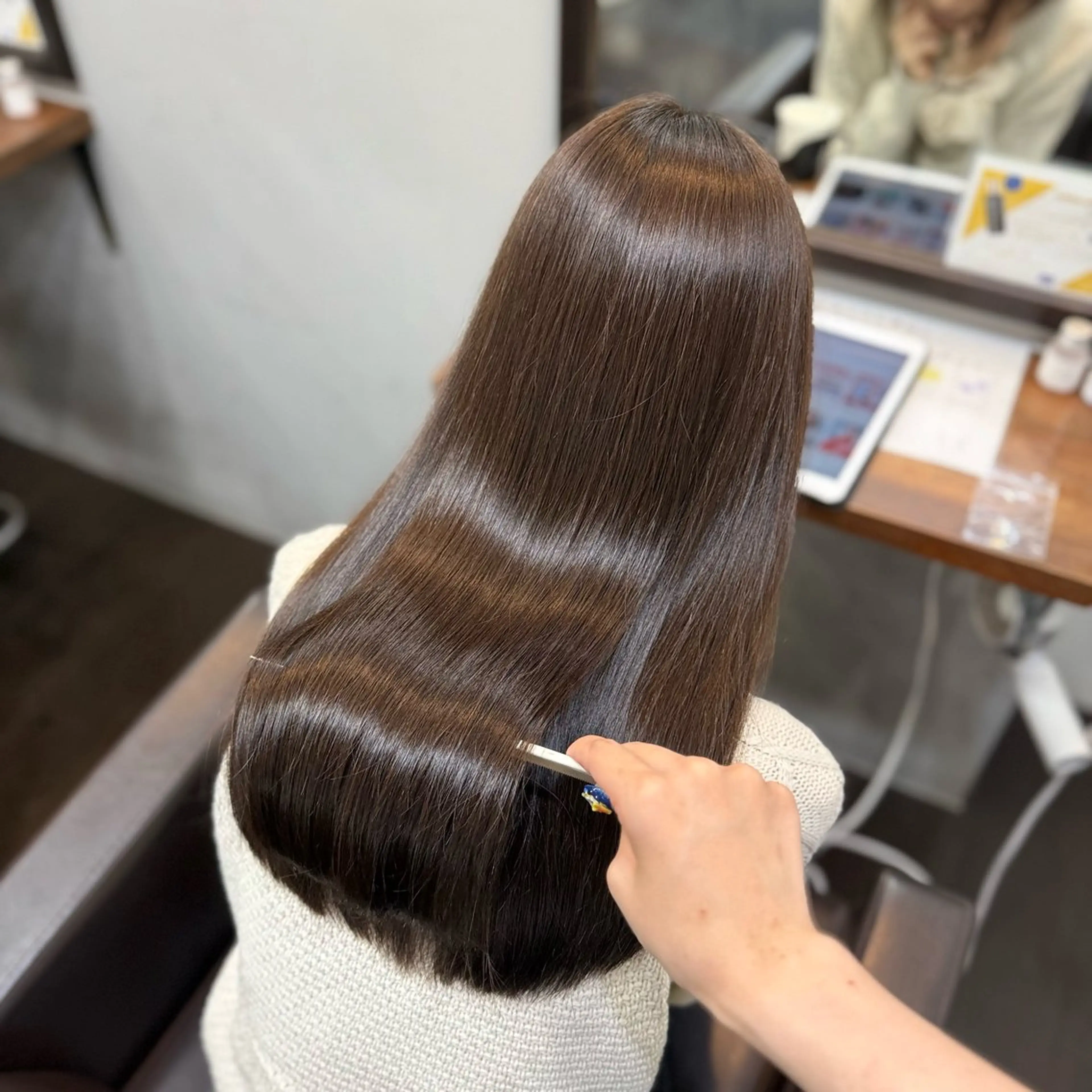 【🐬平日限定‼️しっとりまとまりがある髪にしたい方に🐬‬】カット➕ワンカラー➕3stepラメラメトリートメント🩵の写真