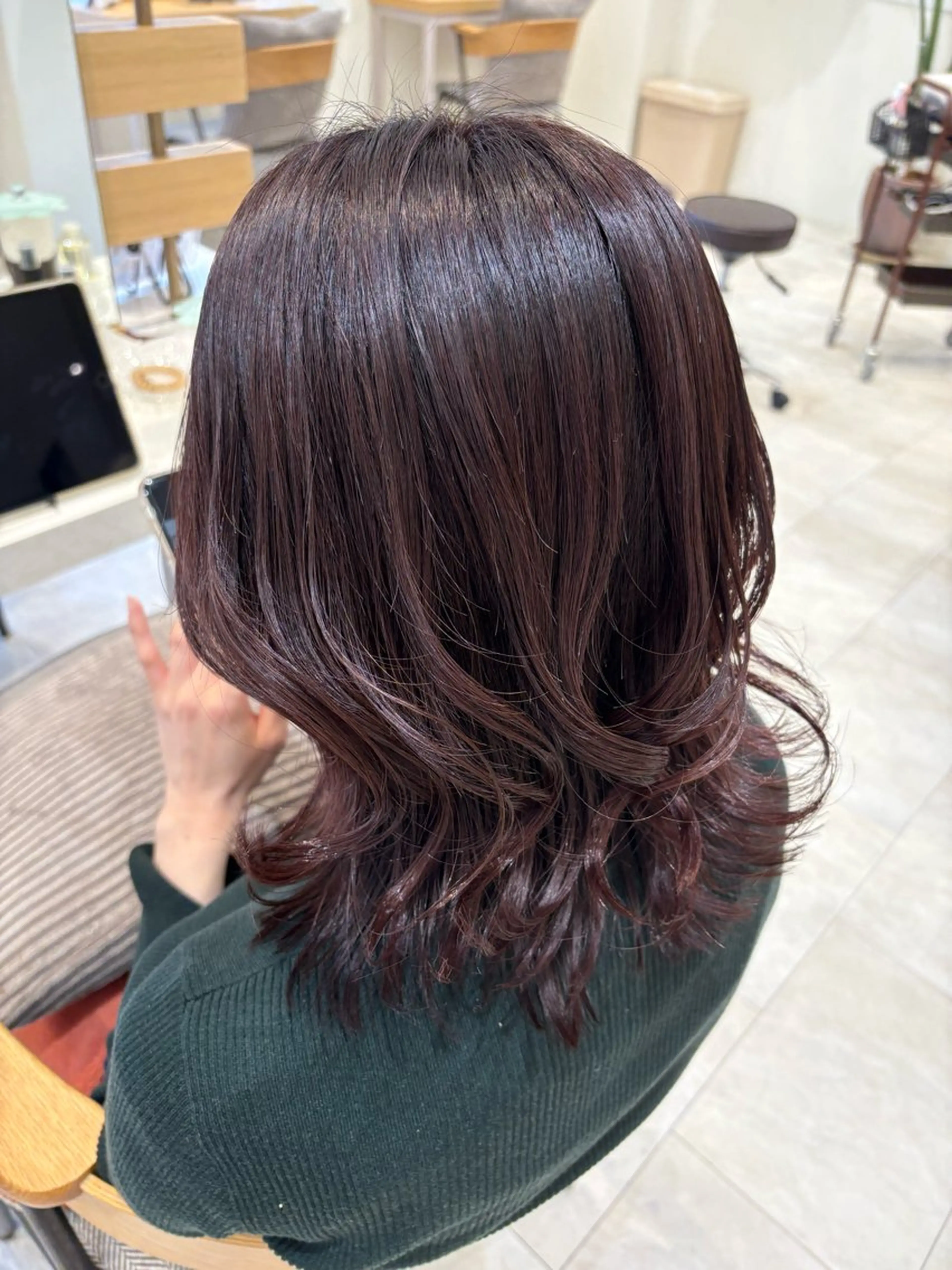 ミディアム カット ヘアカラー 脇尾 百花のヘアスタイル