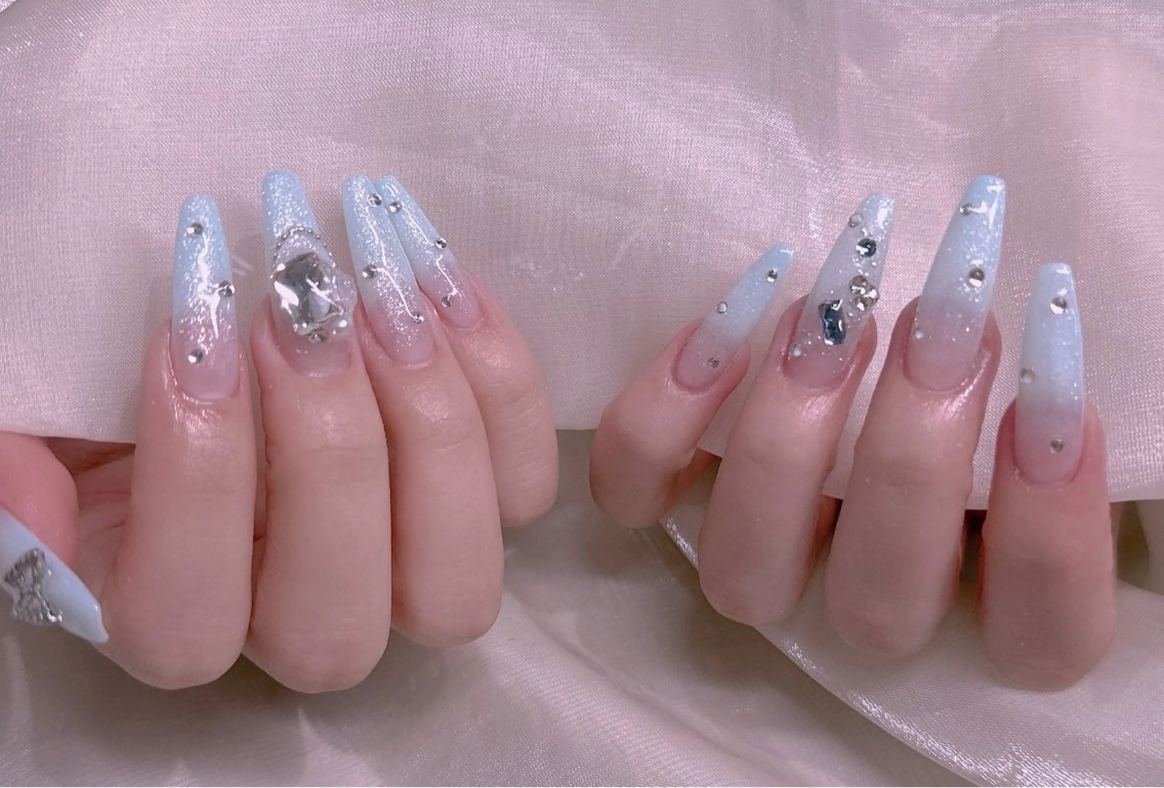 ネイル グラデーション ハート 水色 ロングネイル スーパーロングネイル 美爪パラジェル導入店 Sunnilyのネイルデザイン