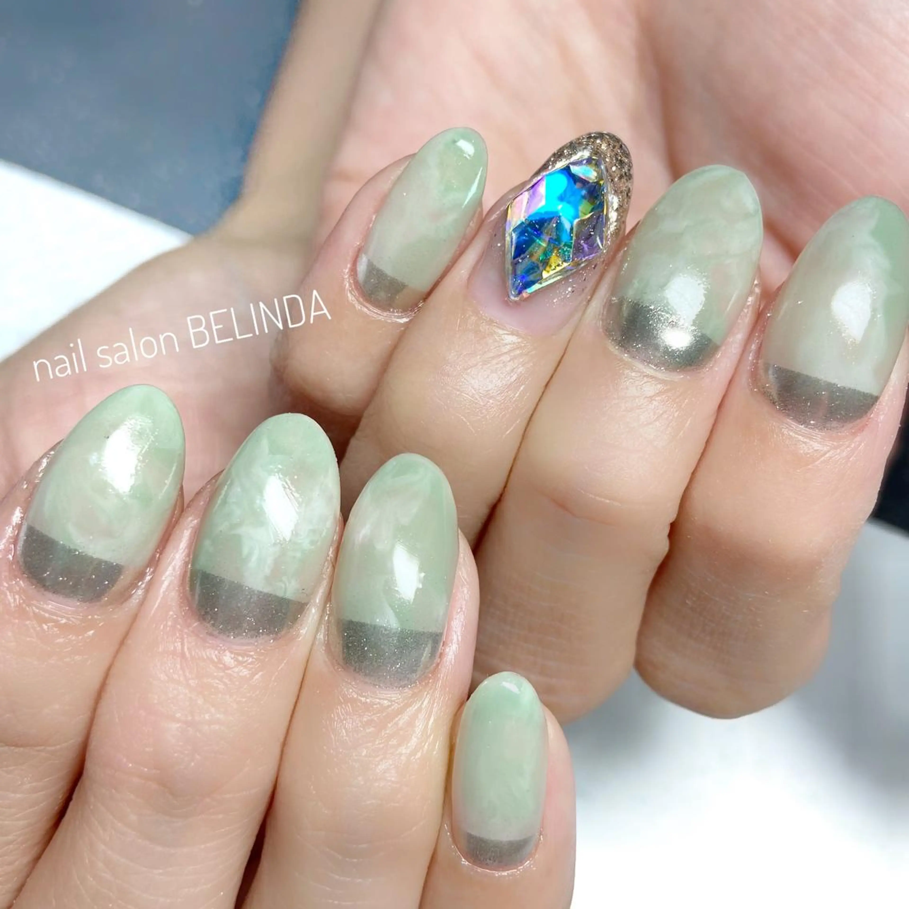 ミディアム ネイル ハンドネイル 毛利 ゆりあのエステ・リラクイメージ