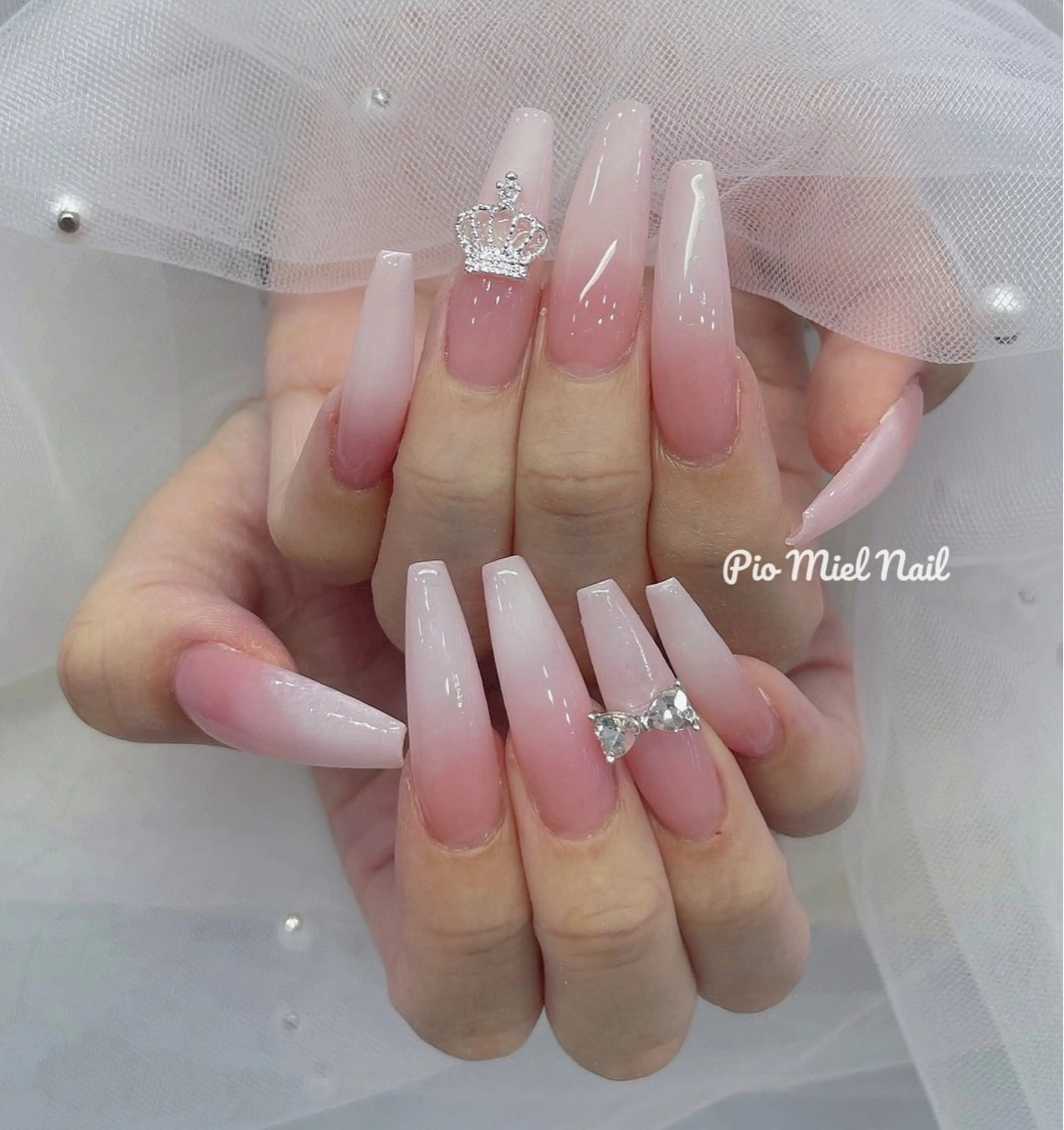 ロング 韓国風ヘア ハンドネイル ハンドケア Pio Mielのネイルデザイン