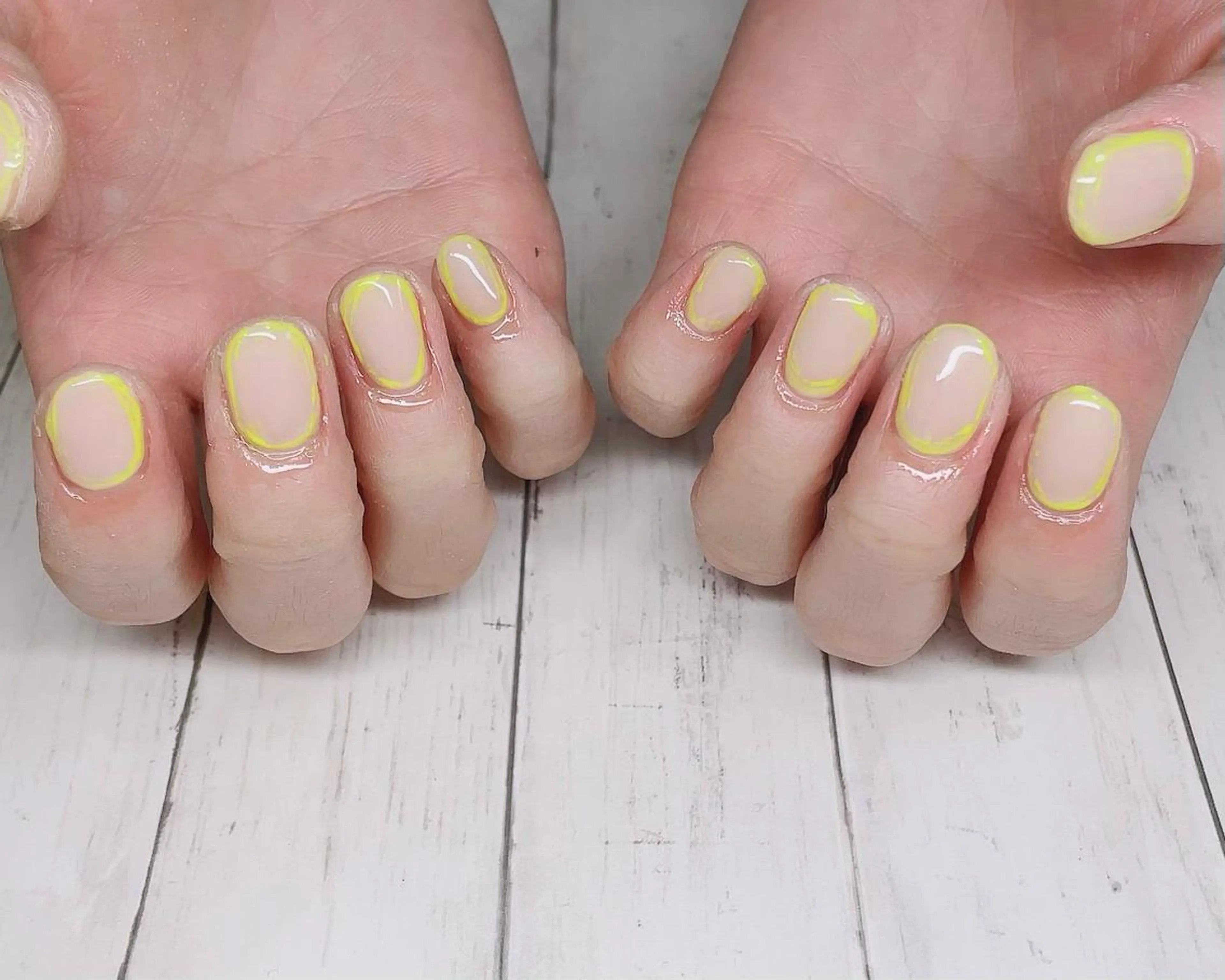 ショート ネイル シンプルネイル 黄色 ハンドネイル NailbyN所属・Nail_by N1のネイルデザイン