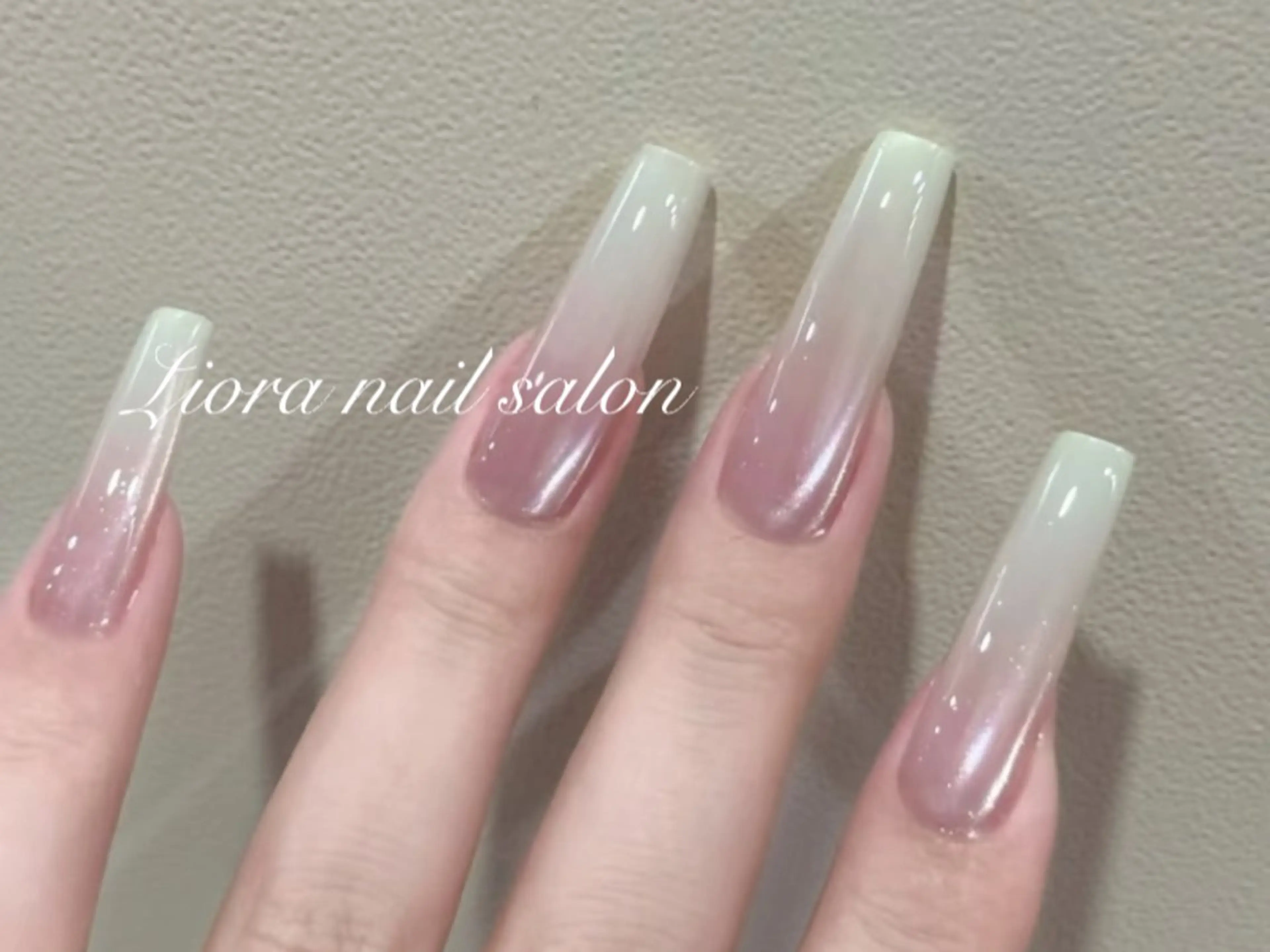 ネイル フレンチネイル ジェルネイル ガーリー グラデーション キラキラネイル ハンドネイル Liora nail 1のネイルデザイン