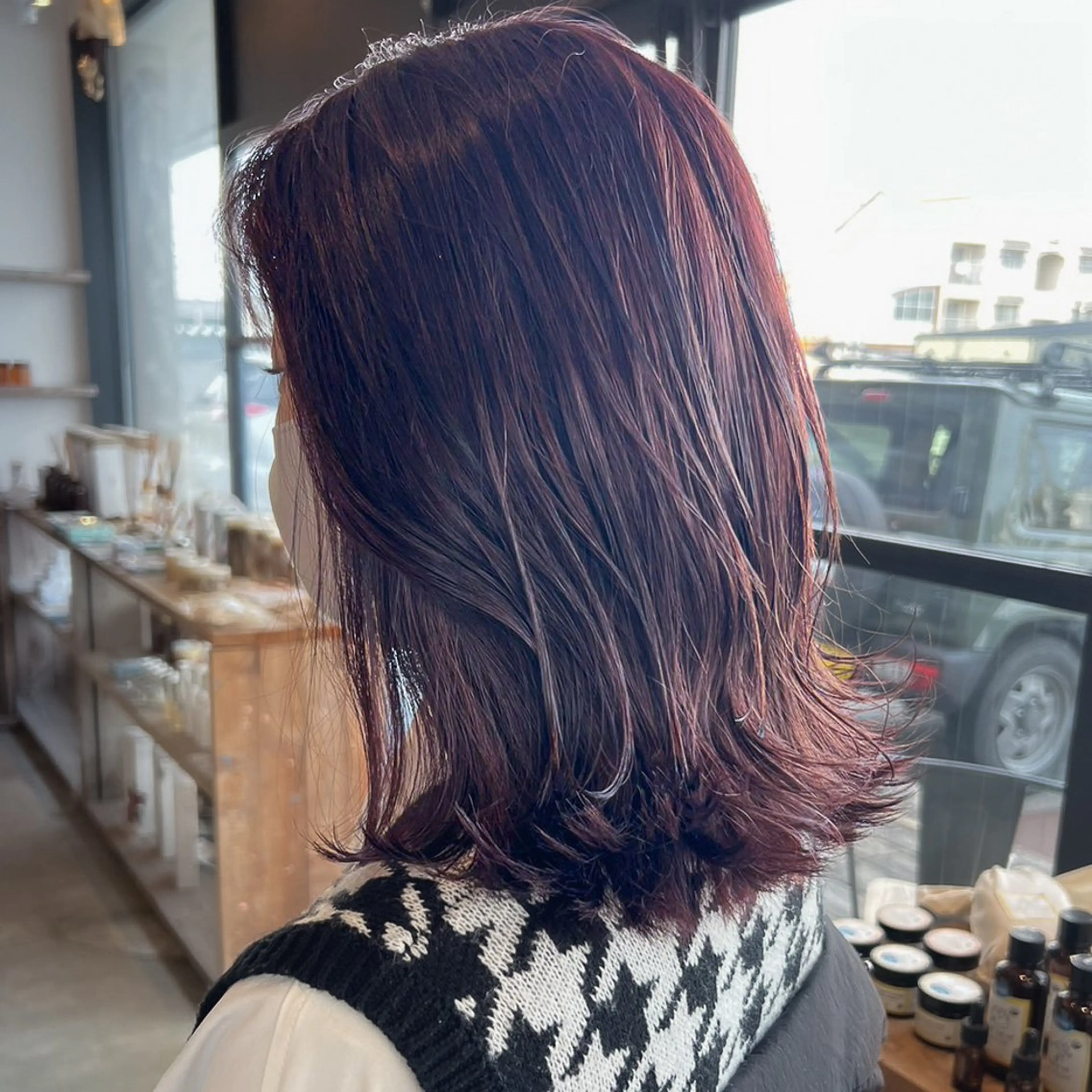ミディアム カラー 岸下 理緒のヘアスタイル