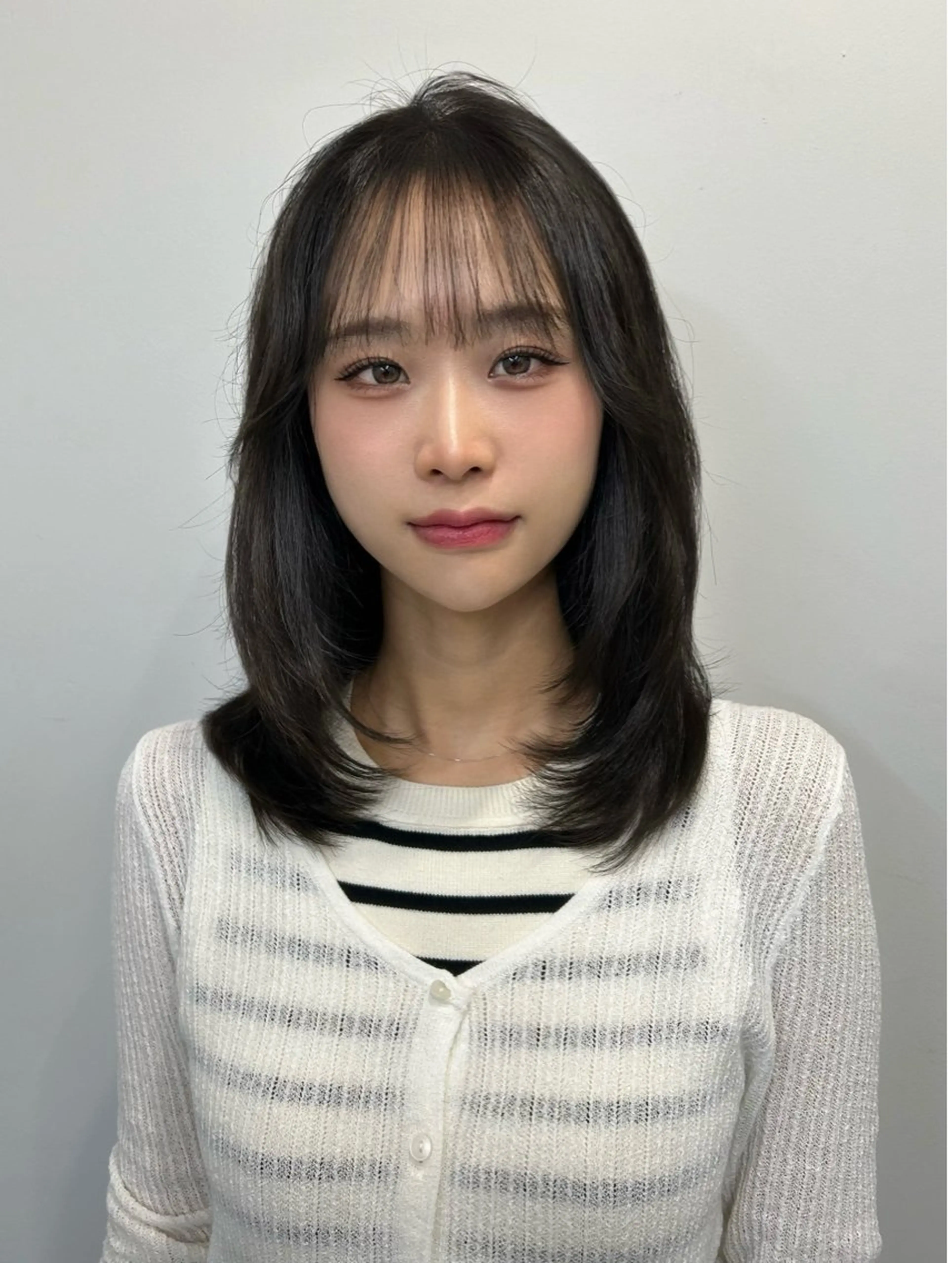 ミディアム カラー 顔周りカット 韓国風ヘア カット sunc所属・梅田l大人韓国ヘア レイヤー×艶カラーのヘアスタイル