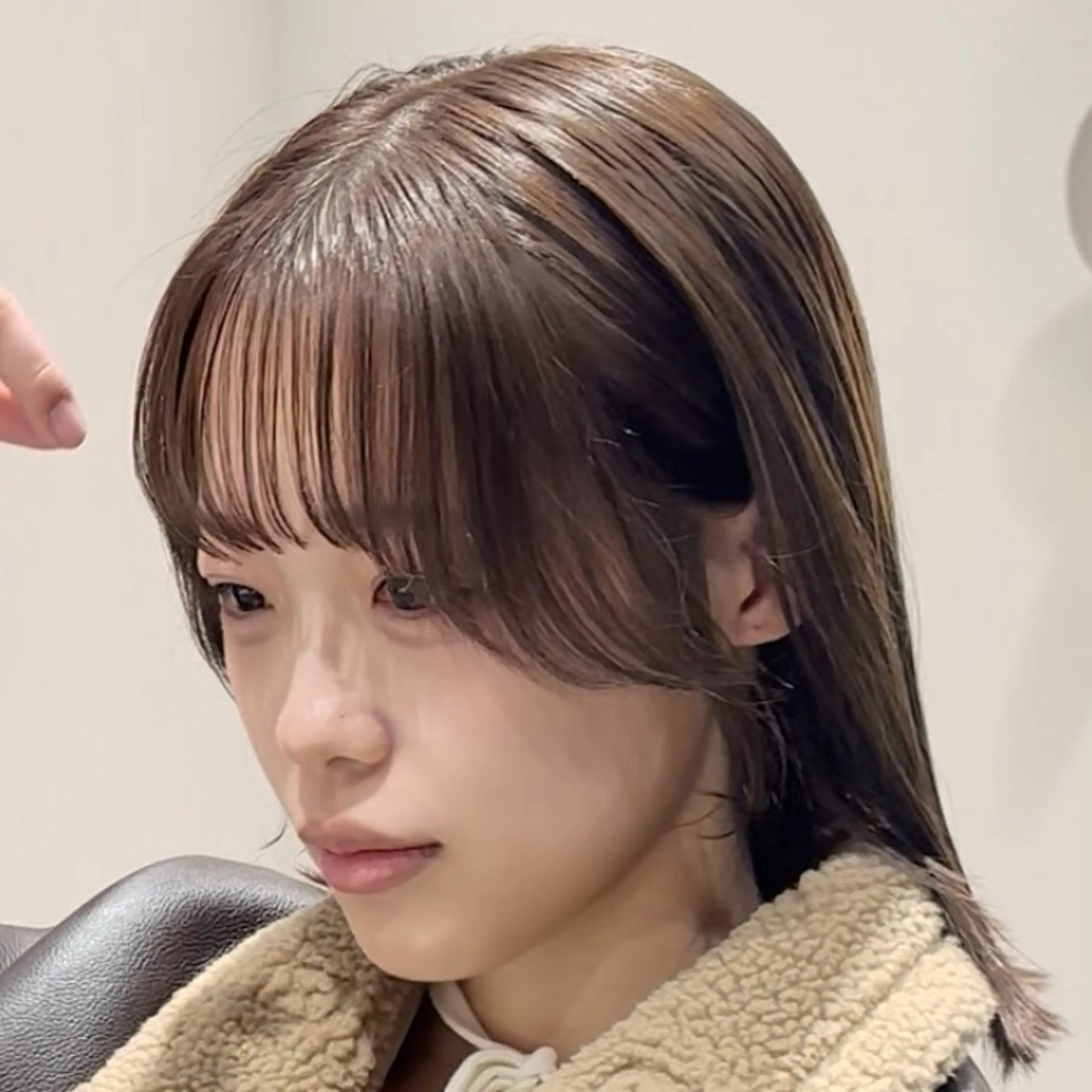 ミディアム カラー ヘアアレンジ グレージュ カット ヘアカラー トリートメント ヘッドスパ ヘアセット 顔まわりカット の達人のヘアスタイル