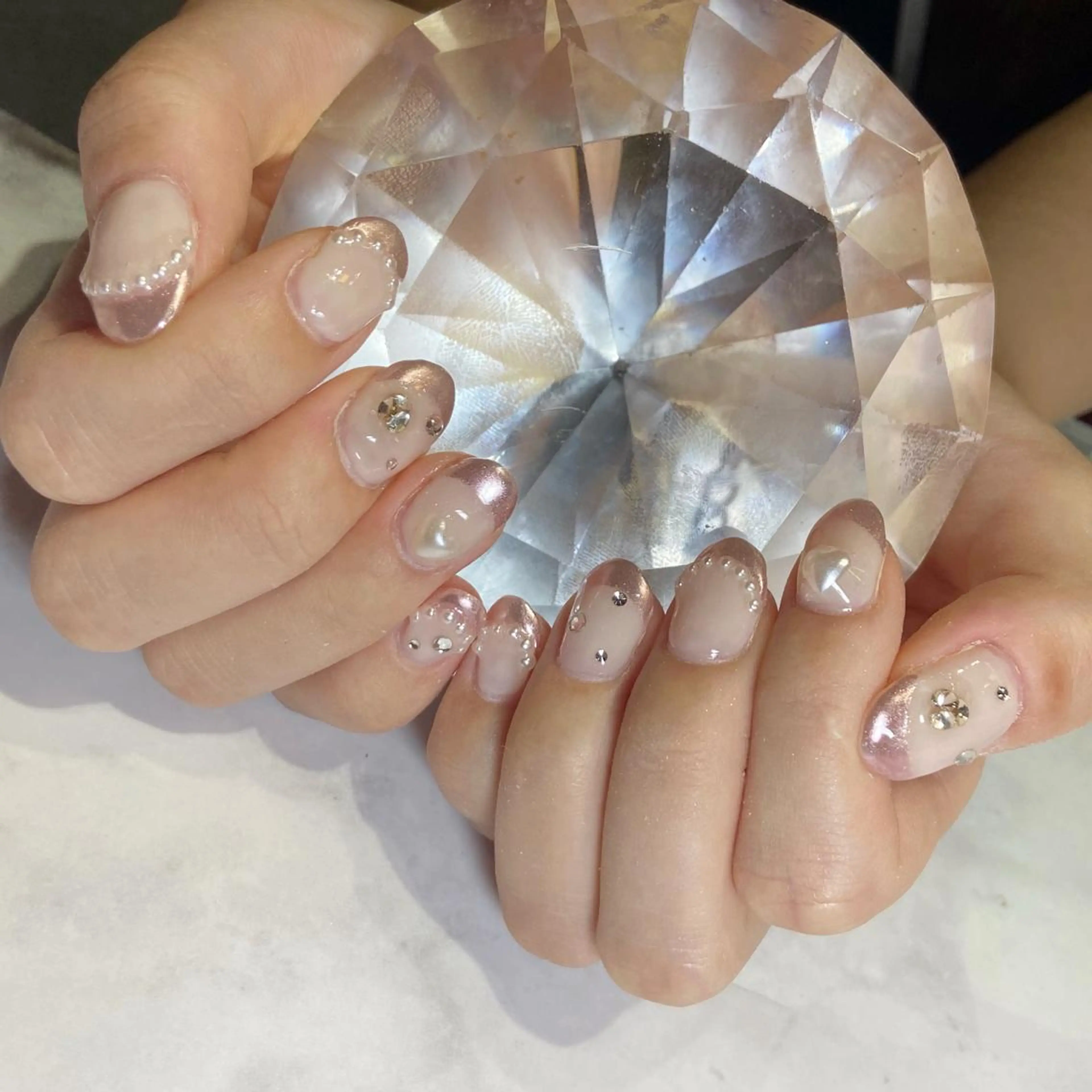 ネイル ジェルネイル ミラーネイル 持ち込み ピンク YUN 💅のネイルデザイン
