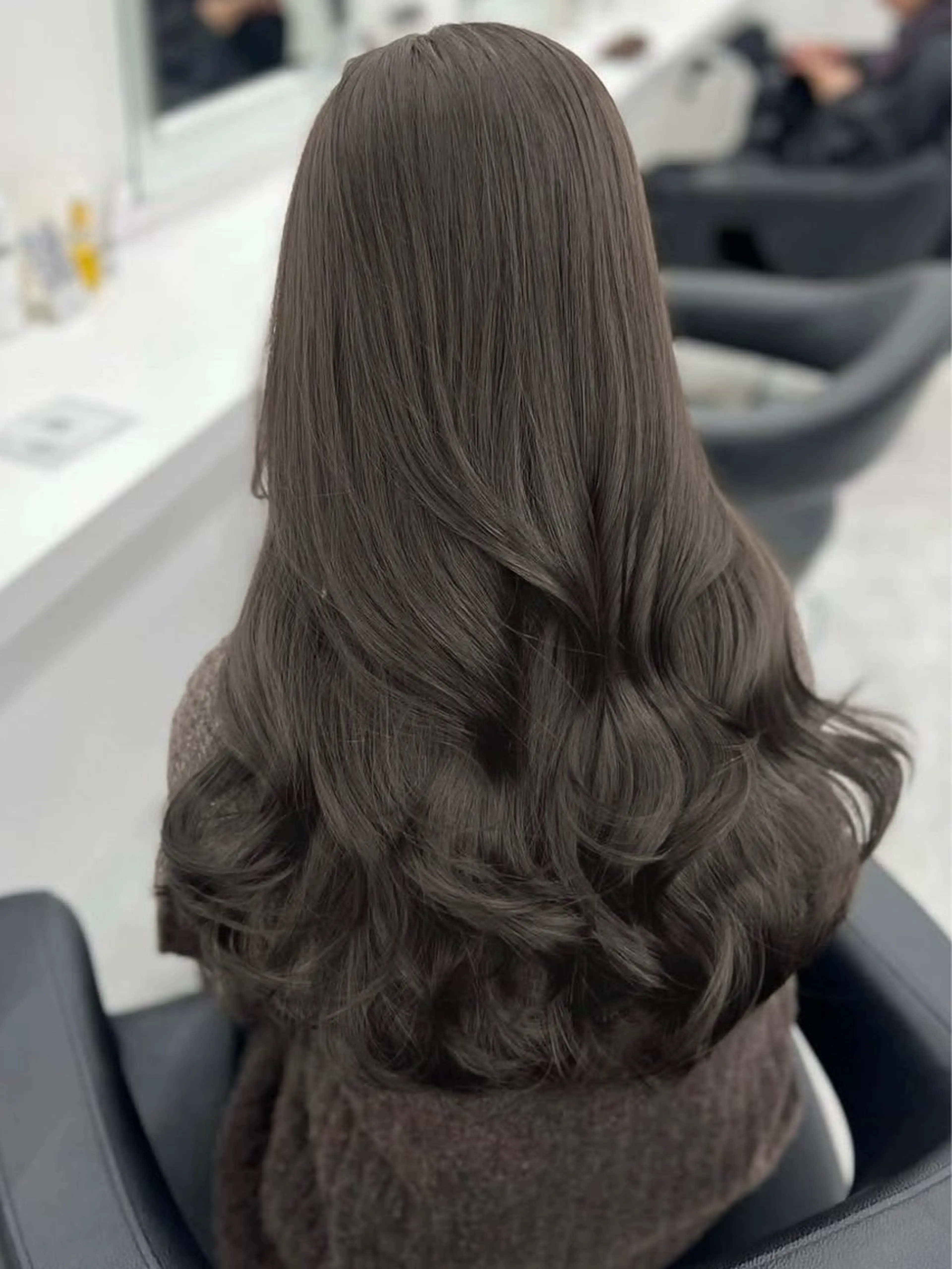 ロング カラー ベージュカラー ブリーチ ショコラベージュ 透明感カラー ブリーチなしカラー 赤み消し韓国ヘア レイヤー縮毛🤍渡邉のヘアスタイル