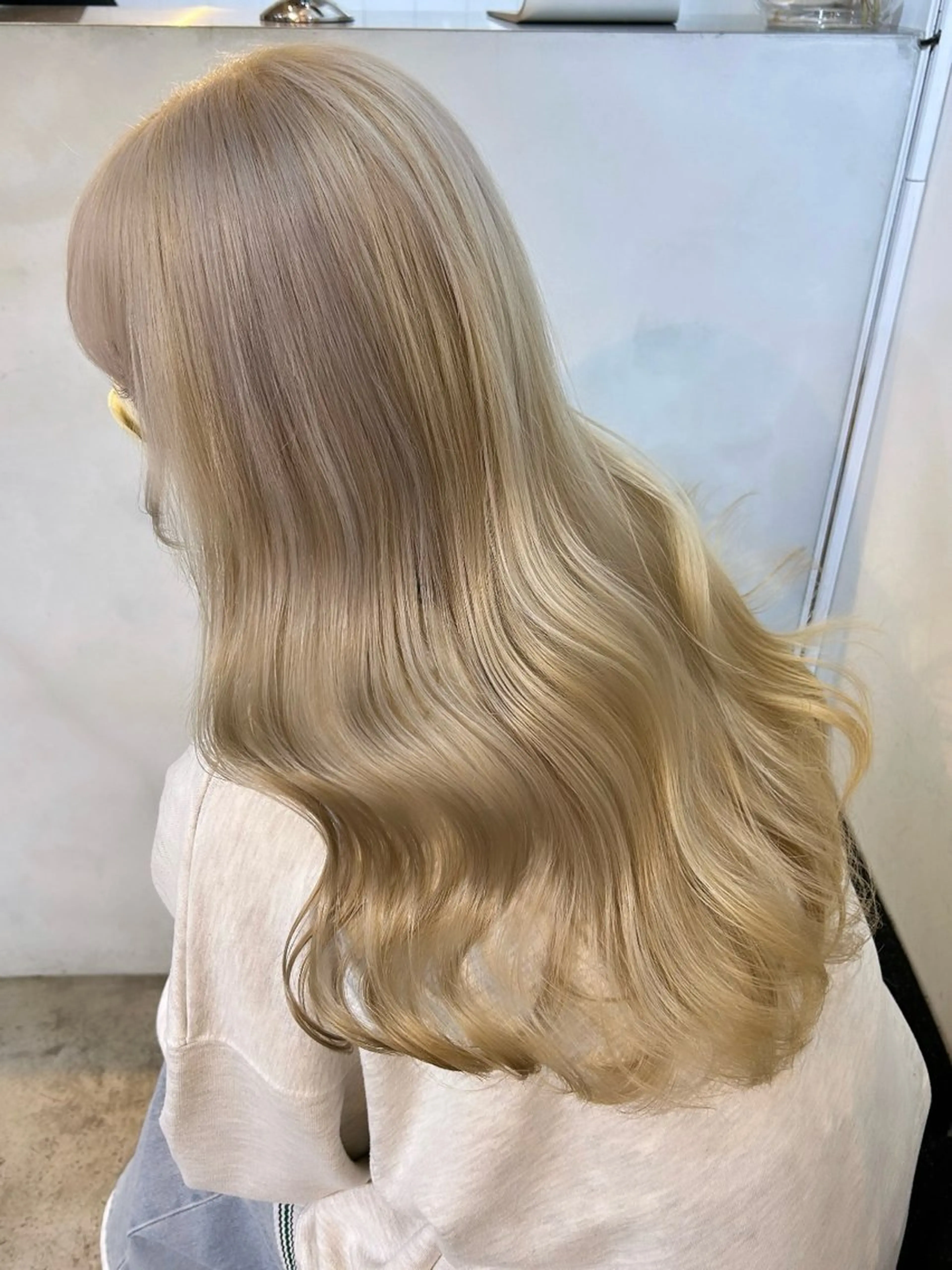 ロング カラー ベージュカラー ホワイトベージュ カット ヘアカラー トリートメント 🧸艶々韓国ヘア 🧁mizunaのヘアスタイル