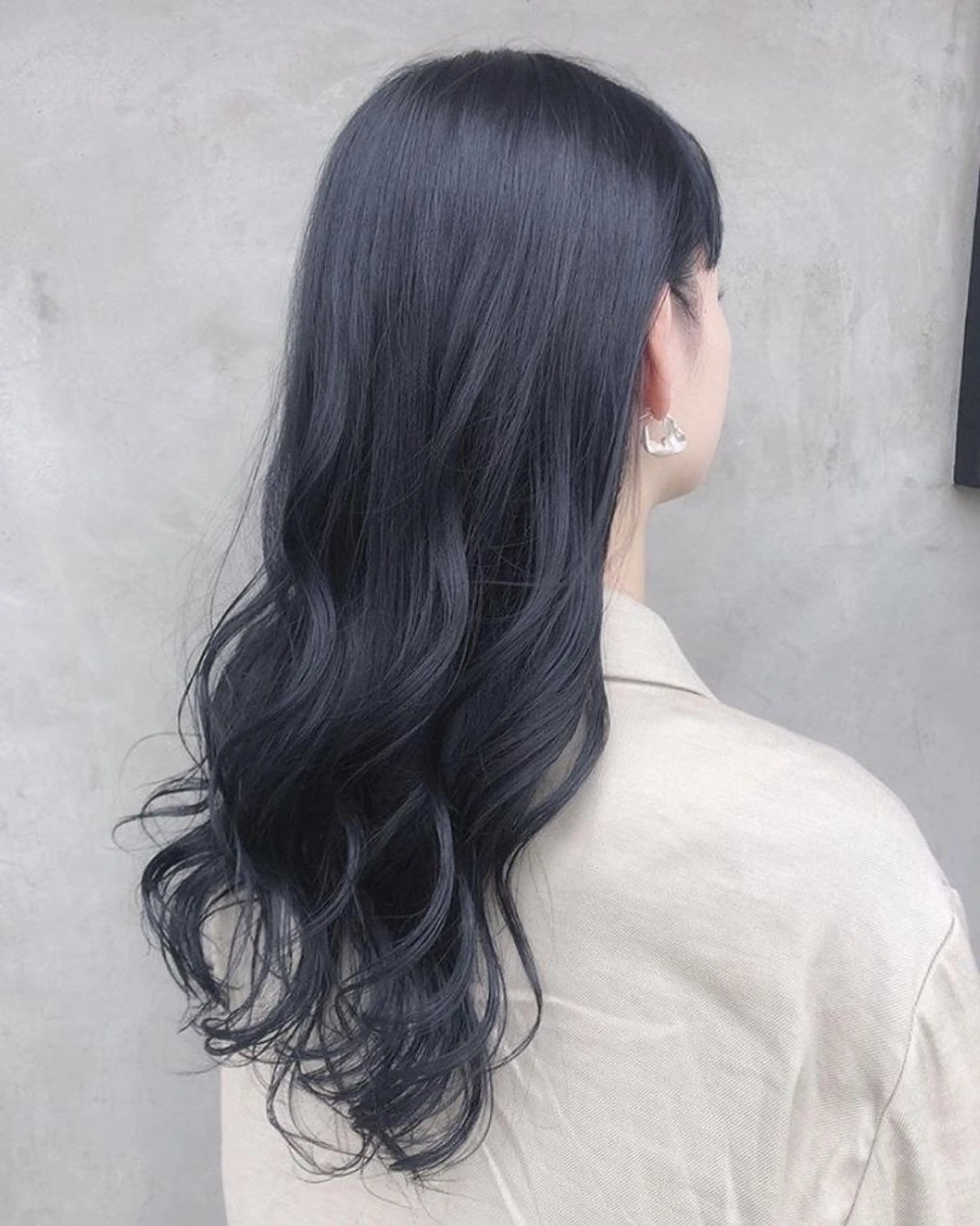 ミディアム カラー 黒髪 ブルーカラー ブルーブラック 透明感カラー ヘアカラー トリートメント レイヤー/グレージュ 赤み消し/コウスケのヘアスタイル