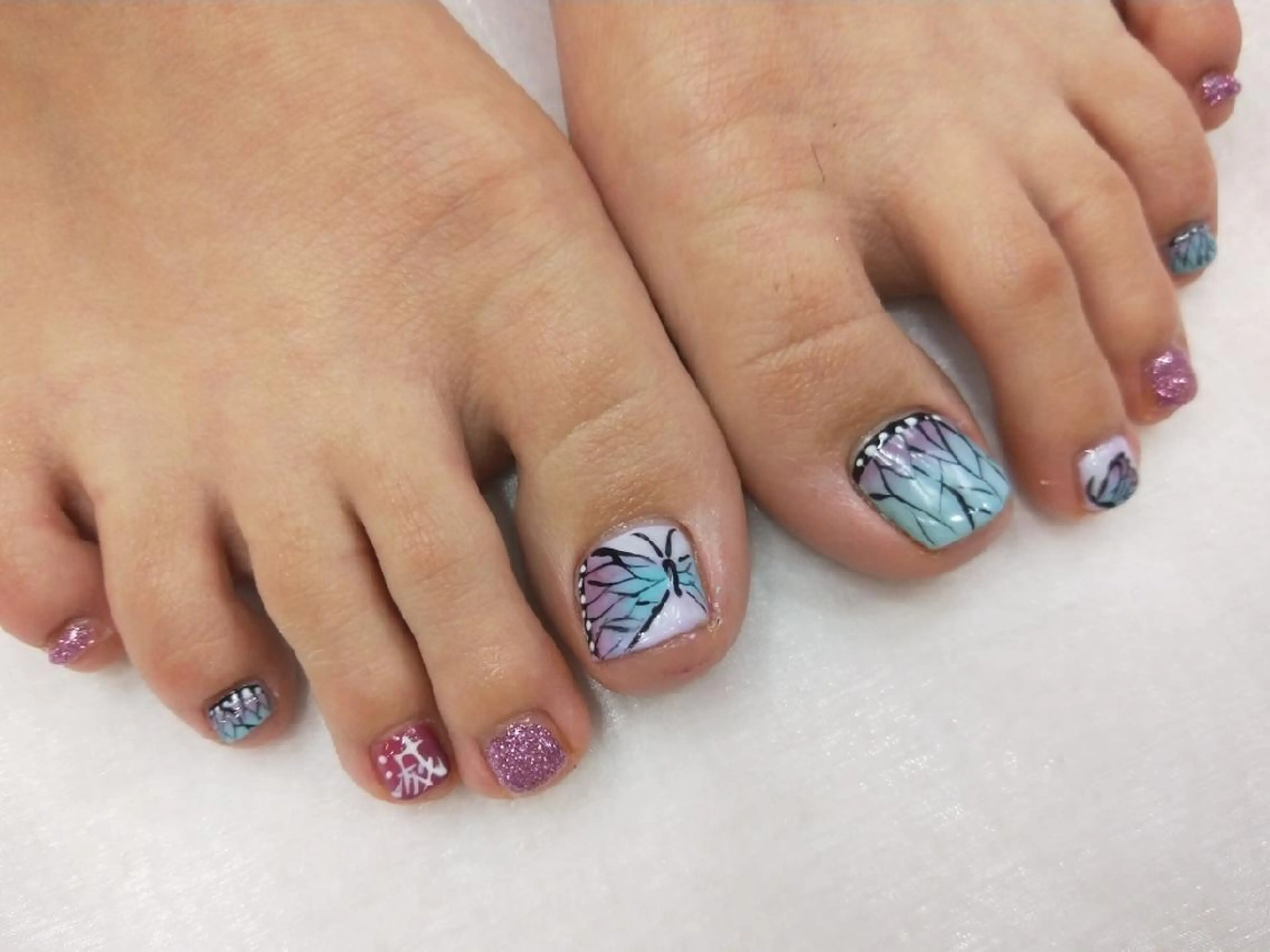 ネイル フットネイル R'well所属・はばすみれ🎀ﾈｲﾙ 光ﾌｪｲｼｬﾙ ﾍｱのネイルデザイン