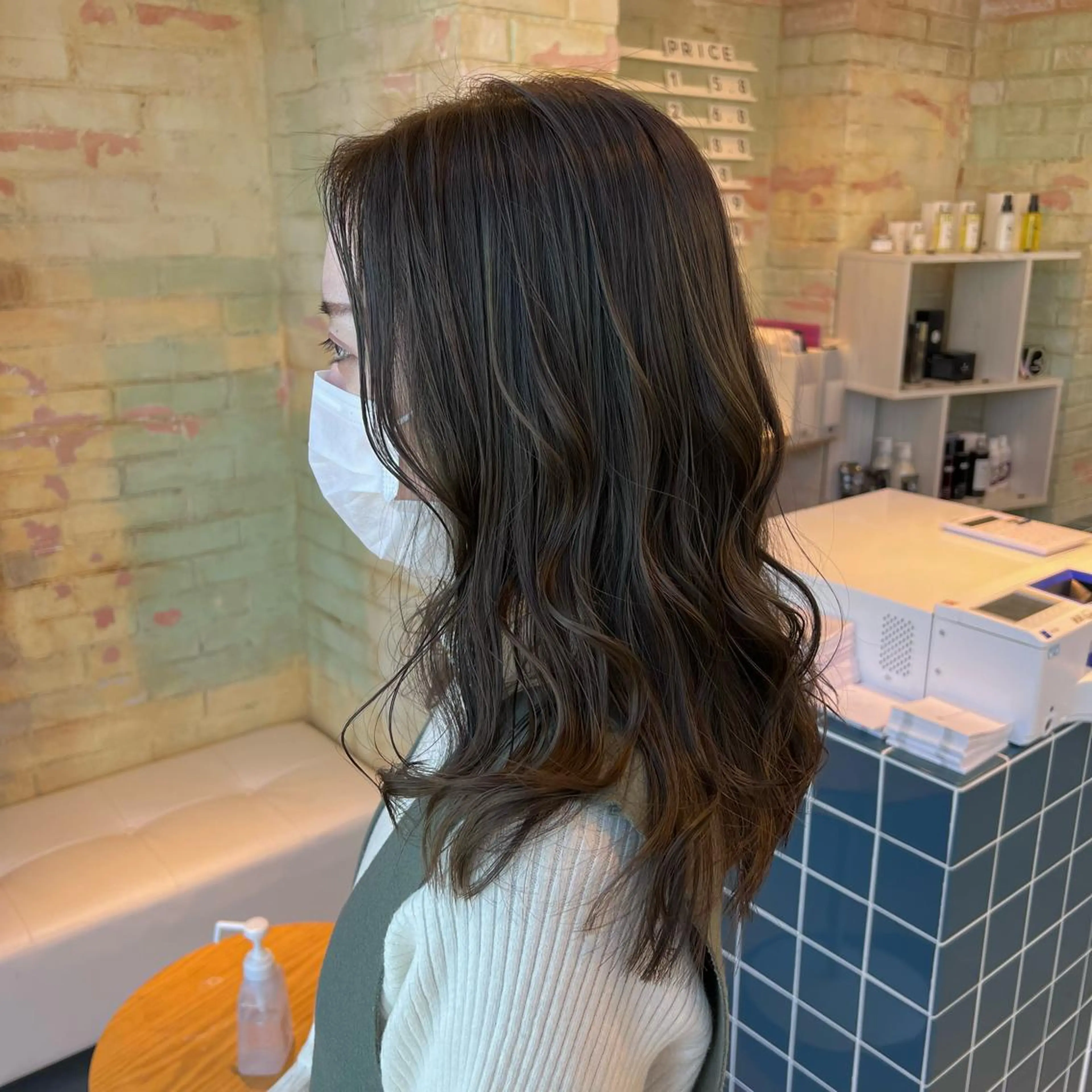 セミロング カラー YUNA ユウナのヘアスタイル