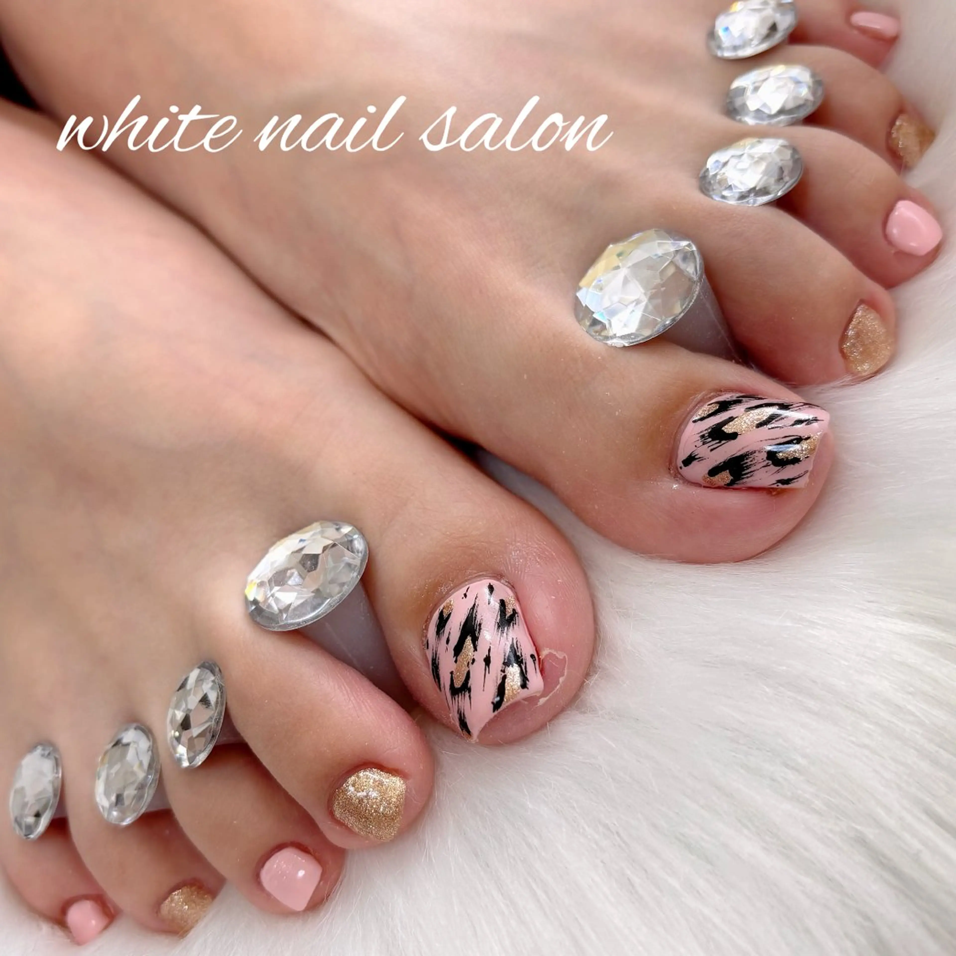 ネイル フットネイル ラメ(グリッター) フットネイル white nail salonのネイルデザイン