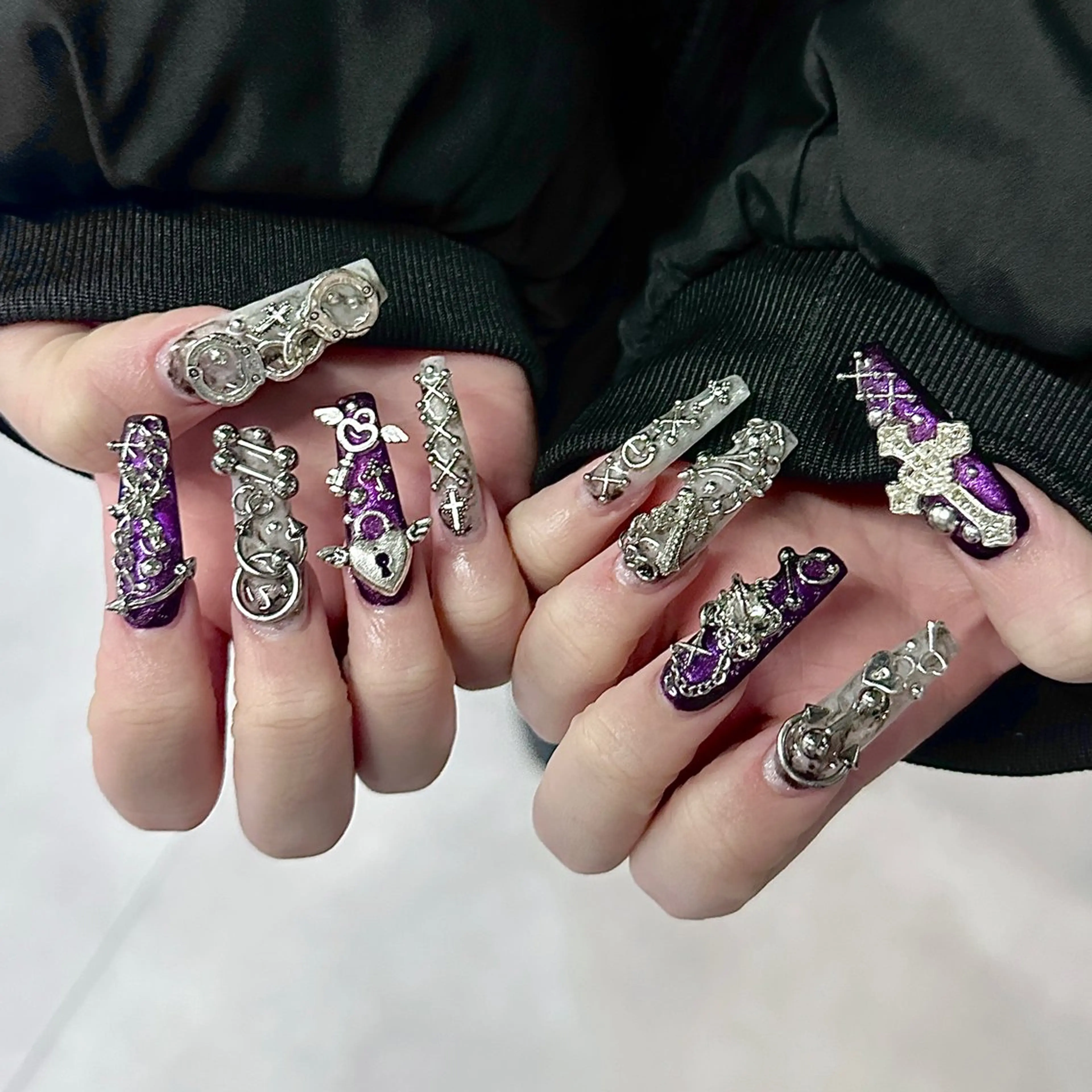 ネイル AIKO🐈‍⬛⭐︎ 大阪/y2k/個性派のネイルデザイン