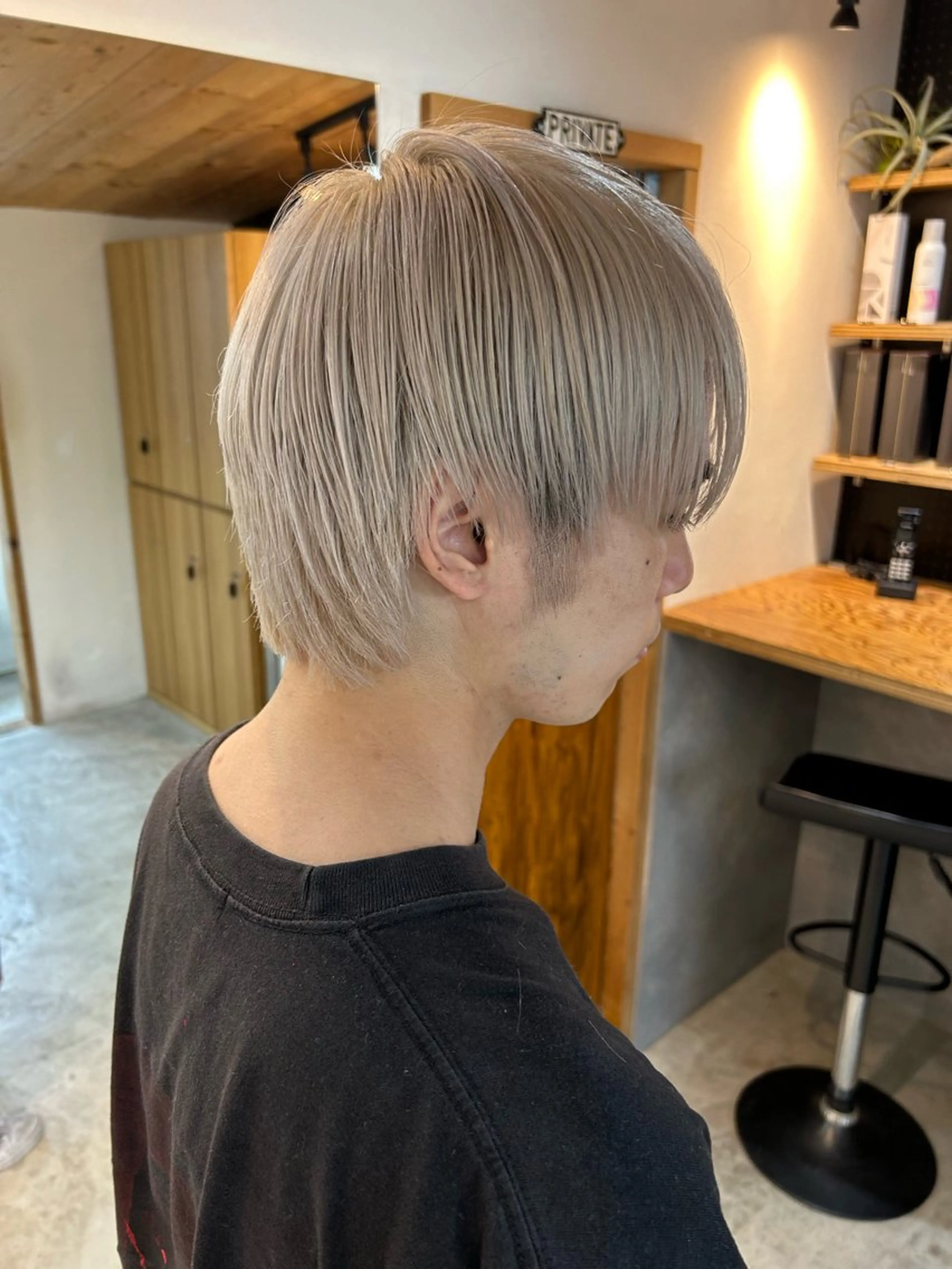 ショート カラー メンズ メンズハイトーン ベージュカラー ハイトーンカラー ハイトーンベージュ カット ヘアカラー トリートメント 🧸艶々韓国ヘア 🧁mizunaのヘアスタイル