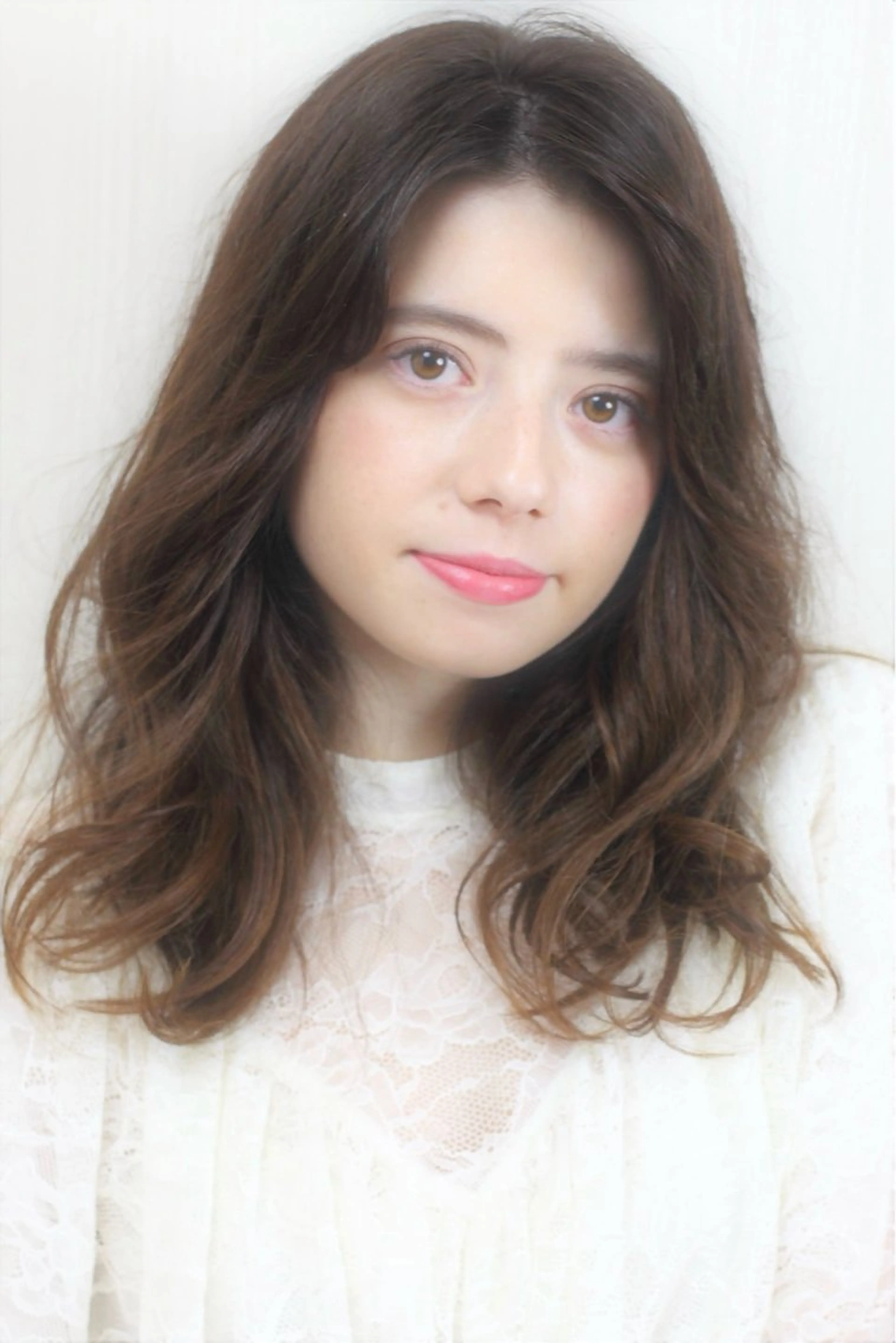 ミディアム ハイライト 髪質改善 レイヤーカット 縮毛矯正 トリートメント ヘアカラー トリートメント 山村 伸一のヘアスタイル