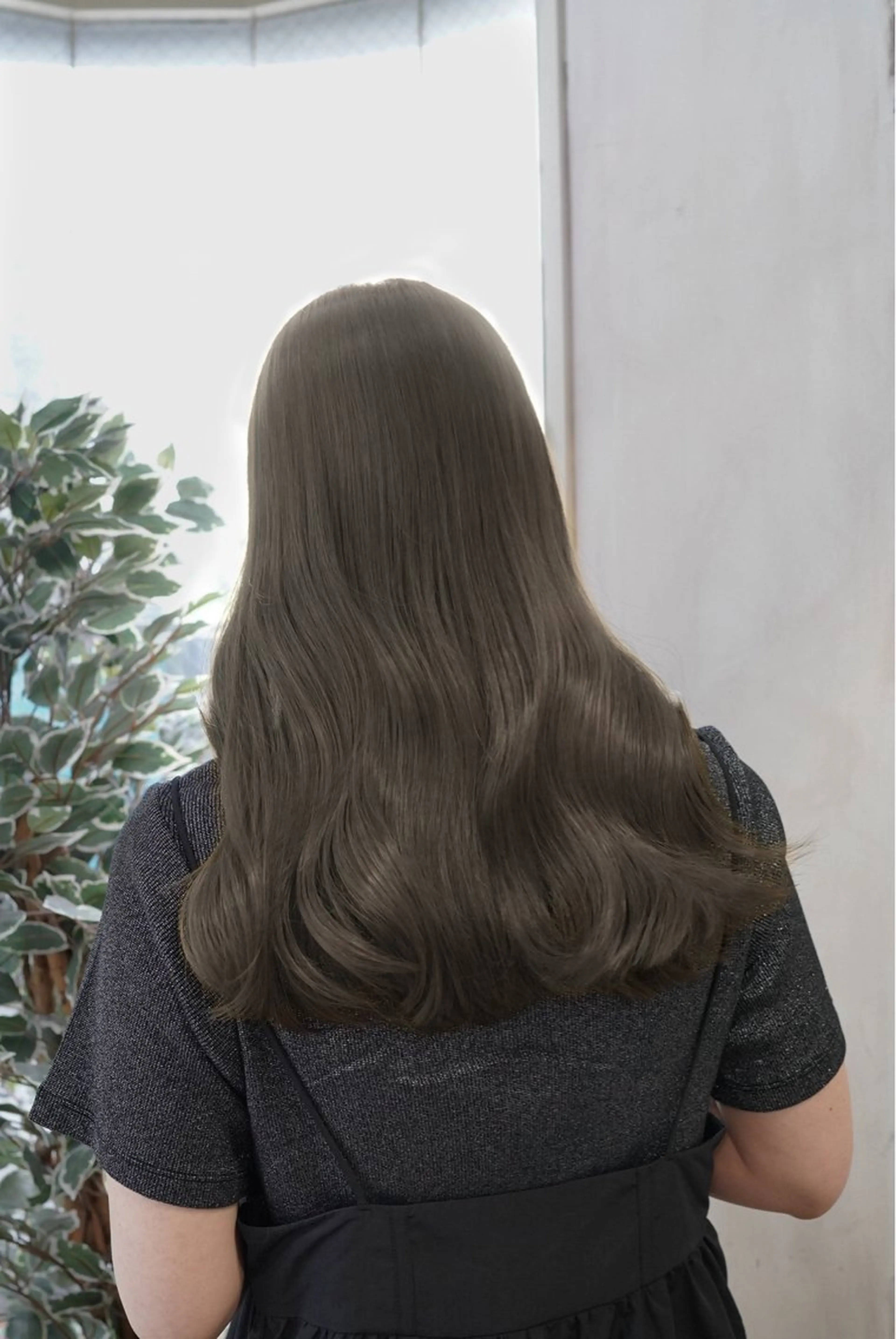 ロング カラー ブリーチ 透明感カラー グレージュ ブリーチなしカラー オリーブカラー 小顔ショート🦋 八巻ちさとのヘアスタイル