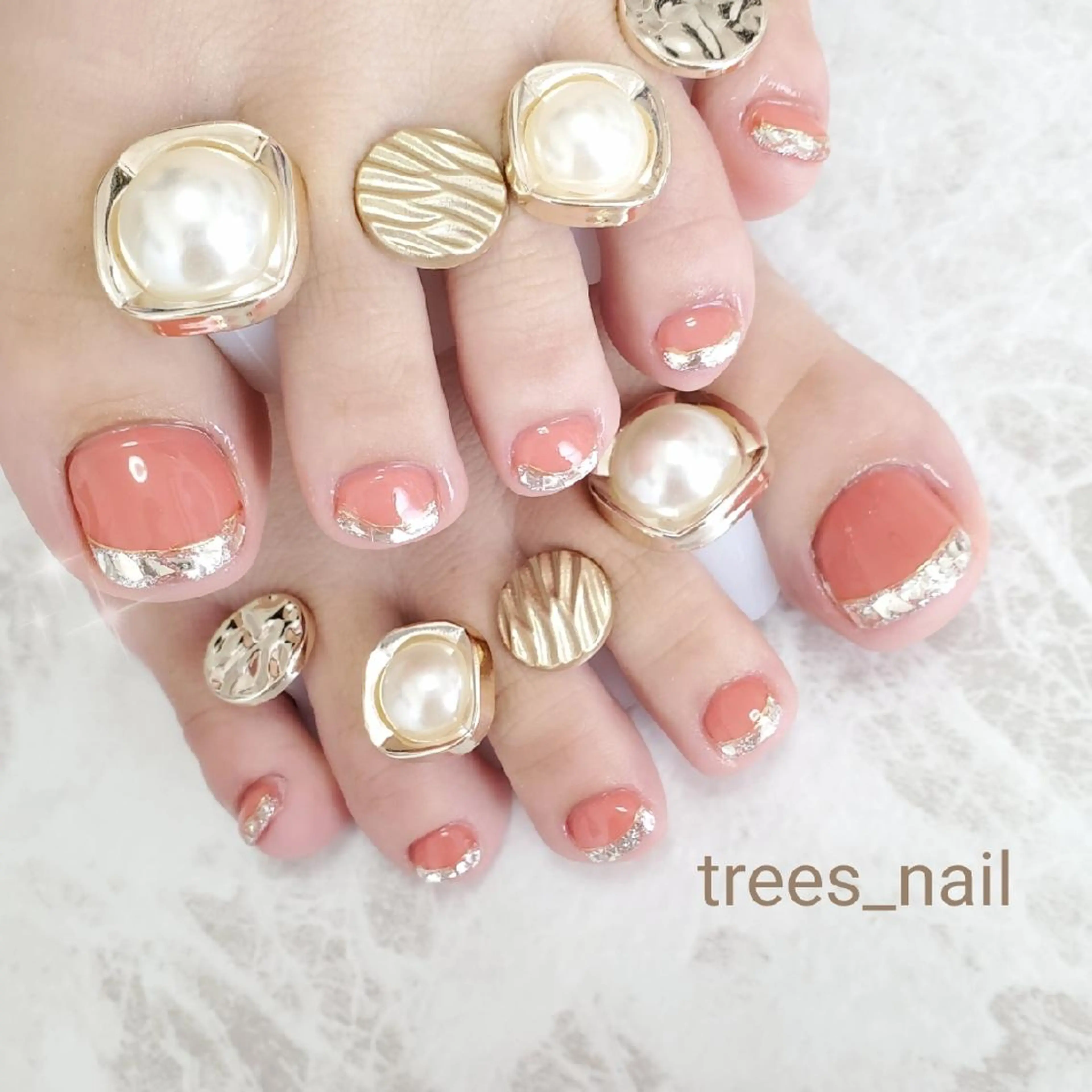ネイル フットネイル キラキラネイル ラメ(グリッター) ピンク ハンドネイル フットネイル trees_ nailのネイルデザイン