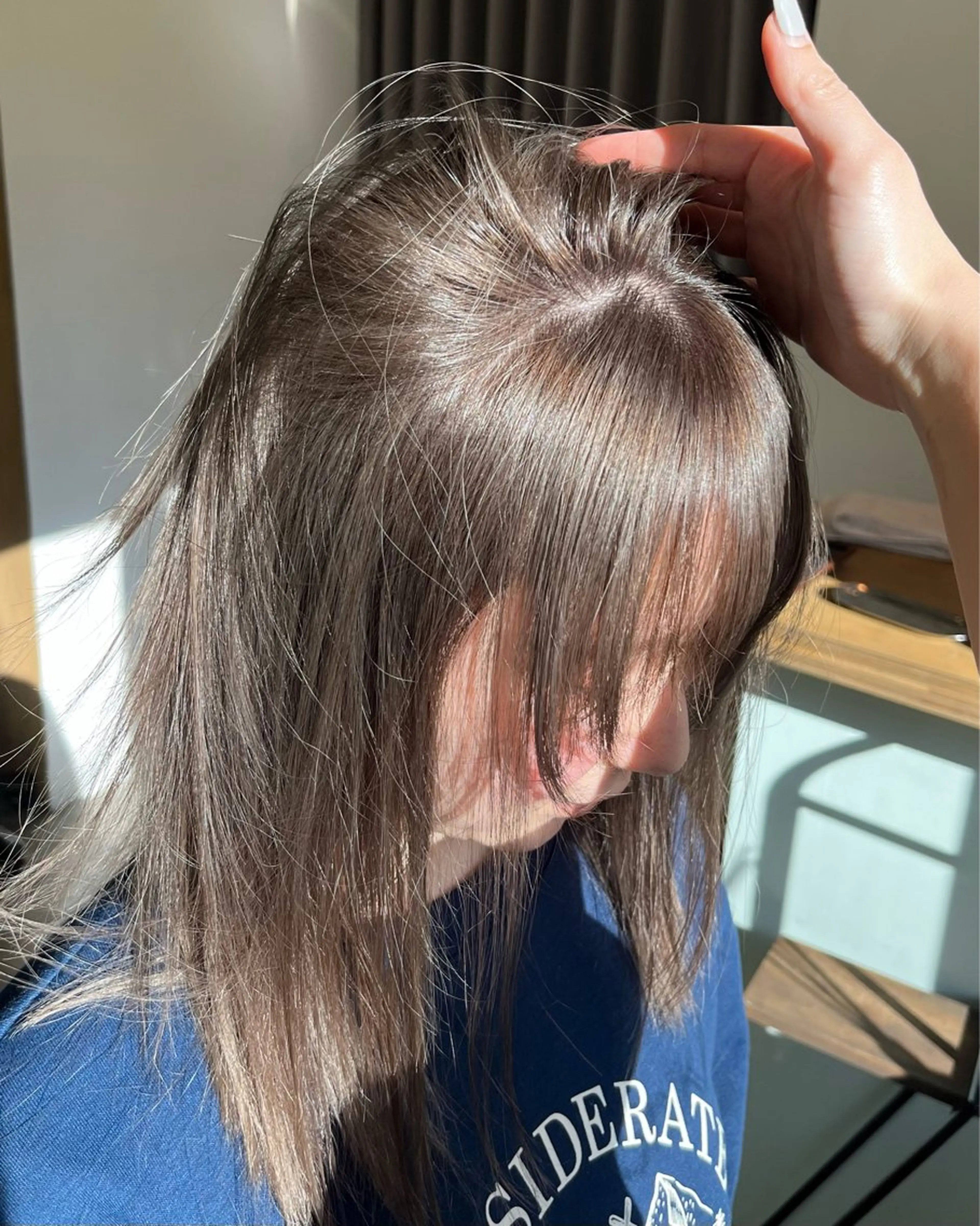 ミディアム カラー ブリーチ ハイトーンカラー ヘアカラー YUI／レイヤー カット/透明感カラーのヘアスタイル