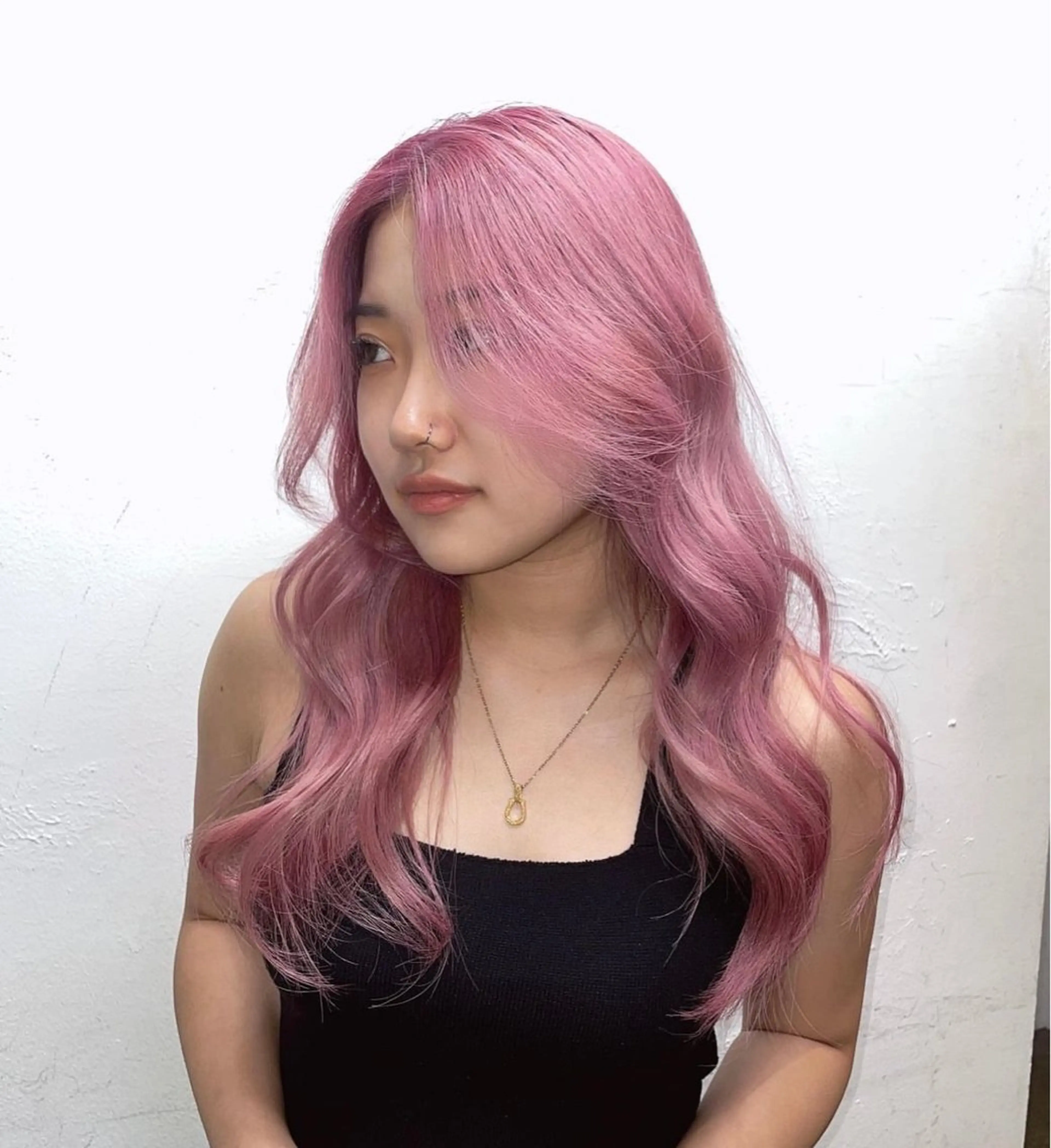 ロング カラー ハイトーンカラー ピンクカラー ヘアカラー RINA ブリーチ / 海外レイヤーのヘアスタイル