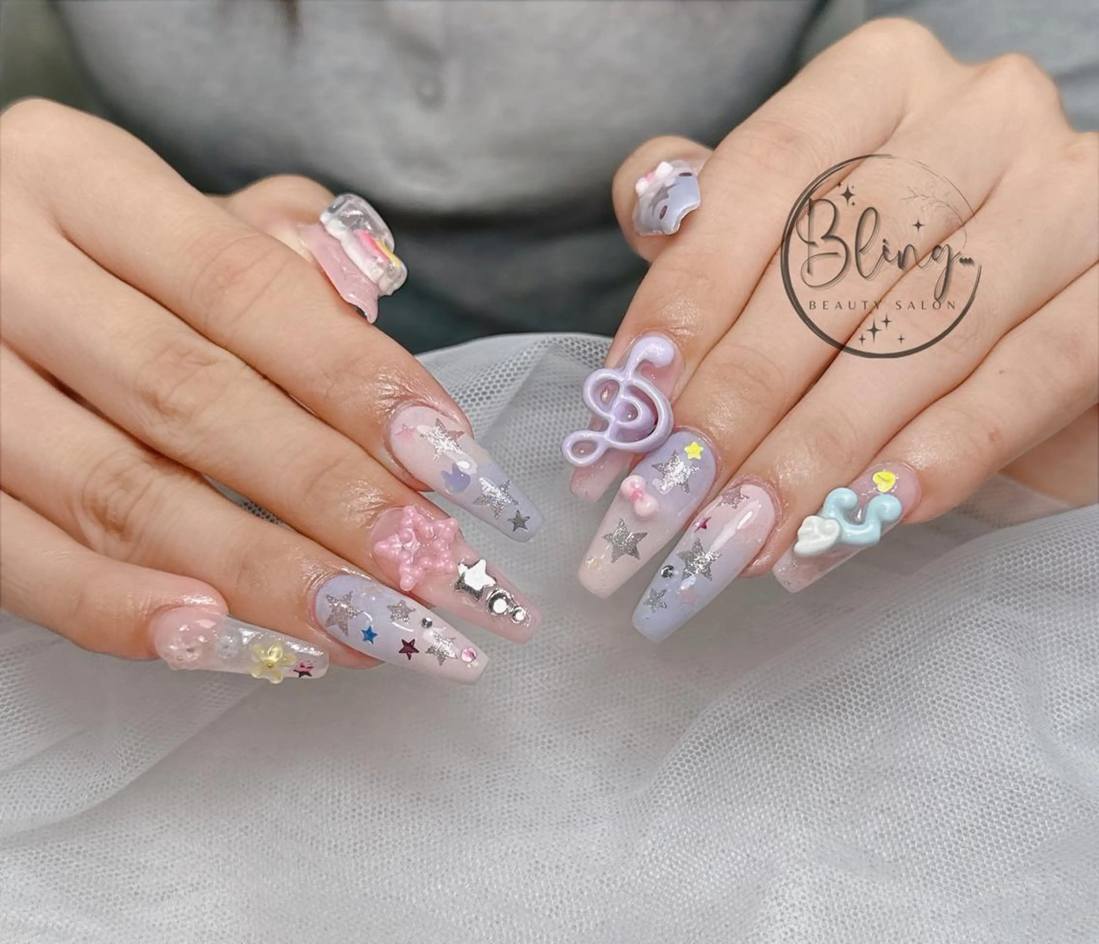 ロング カラー ベージュカラー グラデーションカラー ピンクカラー 韓国風ヘア ハンドネイル Bling Salonのネイルデザイン