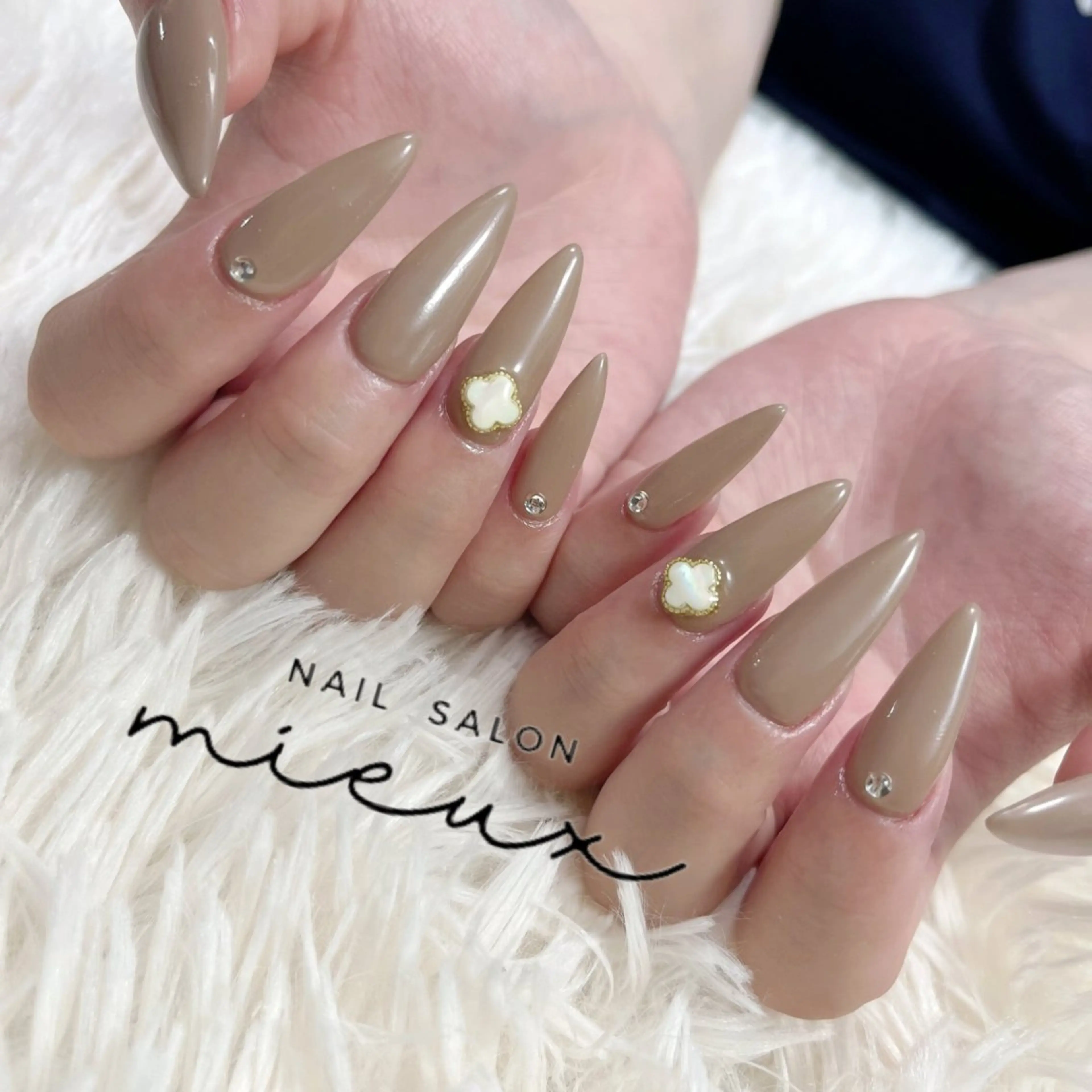 ネイル ストーンネイル nail salon  mieux所属・mieux ariiiのネイルデザイン