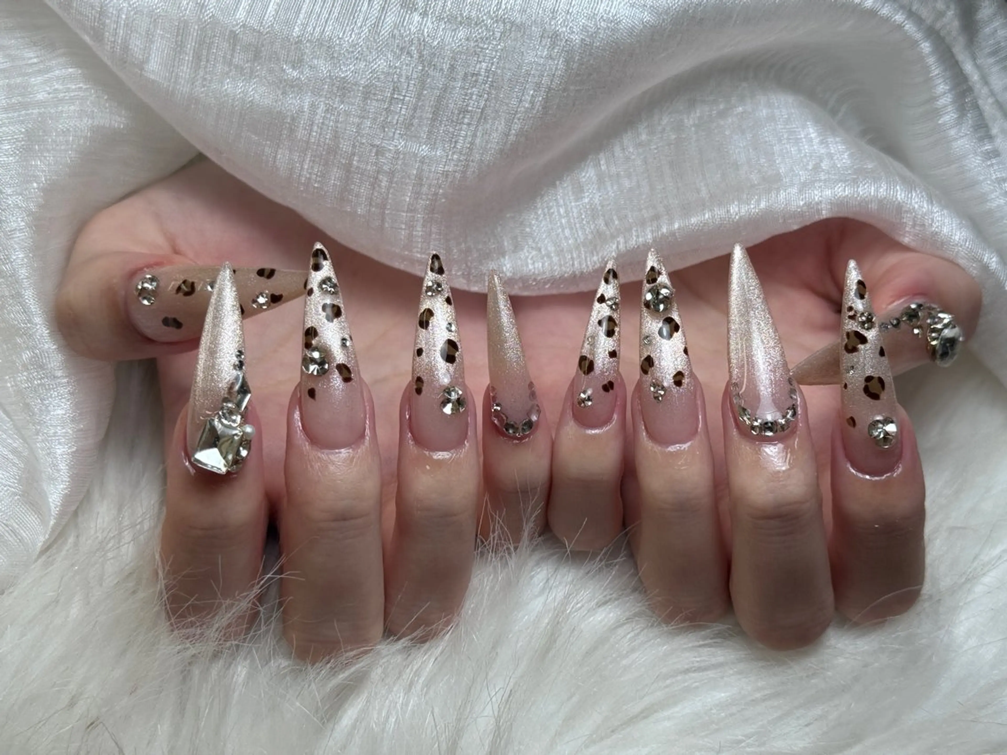 ネイル アートネイル 成人式 ジェルネイル ニュアンスネイル 夏ネイル ハンドネイル Jenn Nail_ ヘビのネイルデザイン