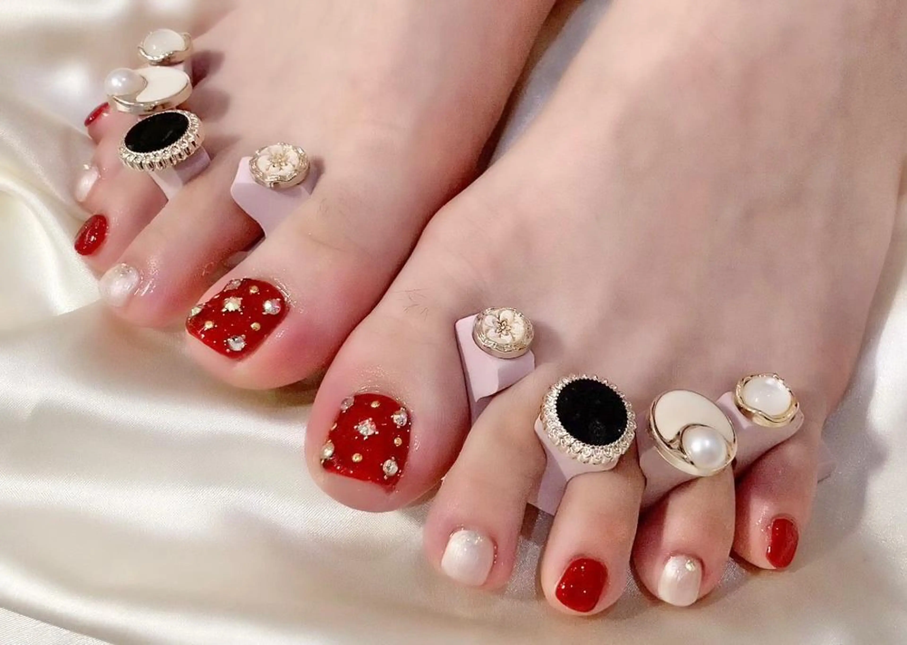 ネイル マツエク・マツパ アイブロウ 韓国風マツエク パリジェンヌラッシュリフト まつげパーマ ワンホンマツエク 長さ出し フットネイル Nail&eye Belire 新宿のネイルデザイン