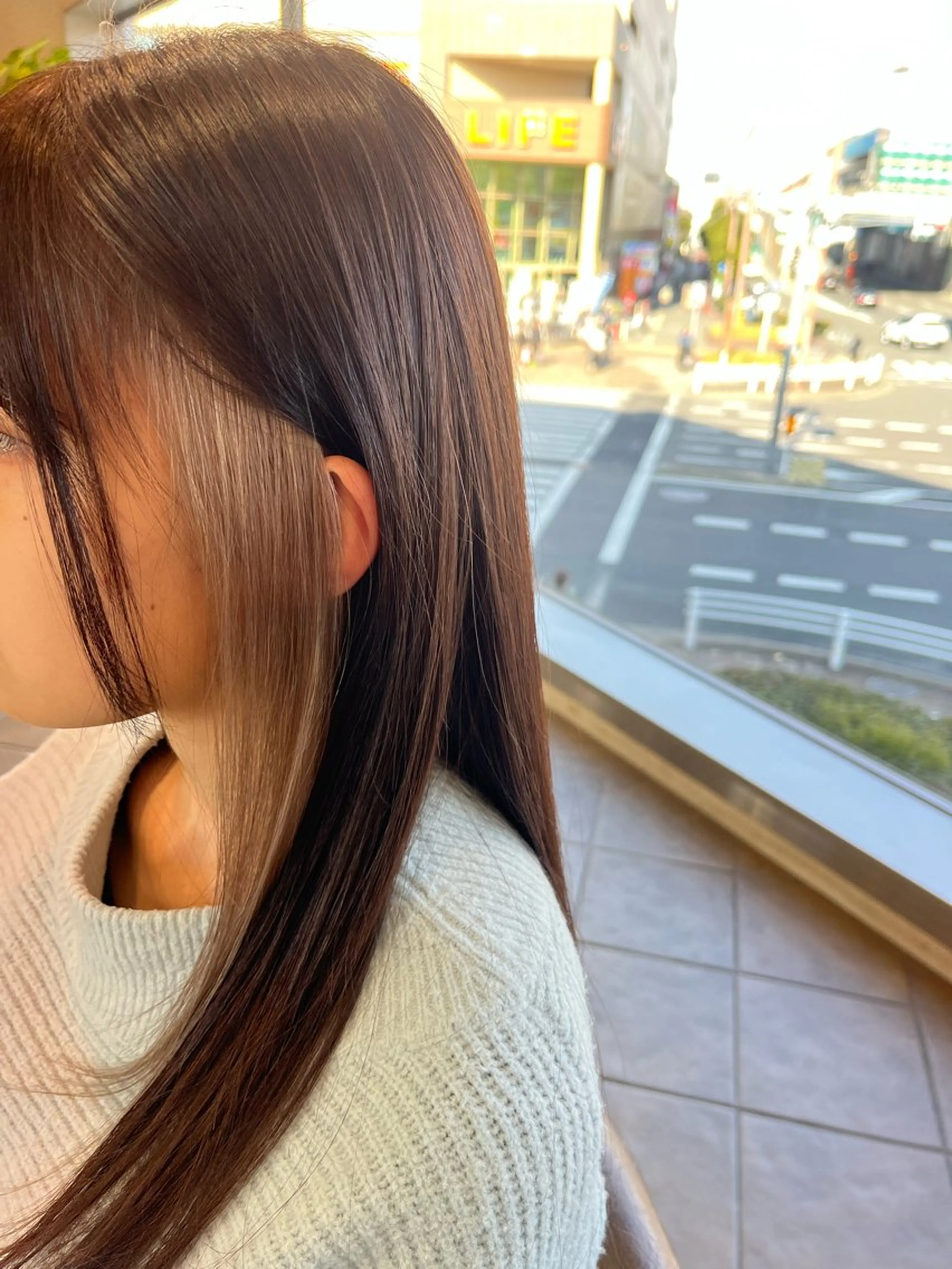 ロング カラー ベージュカラー イヤリングカラー ホワイトベージュ ヘアカラー 暖色カラー/ フクダ モエ🐿のヘアスタイル