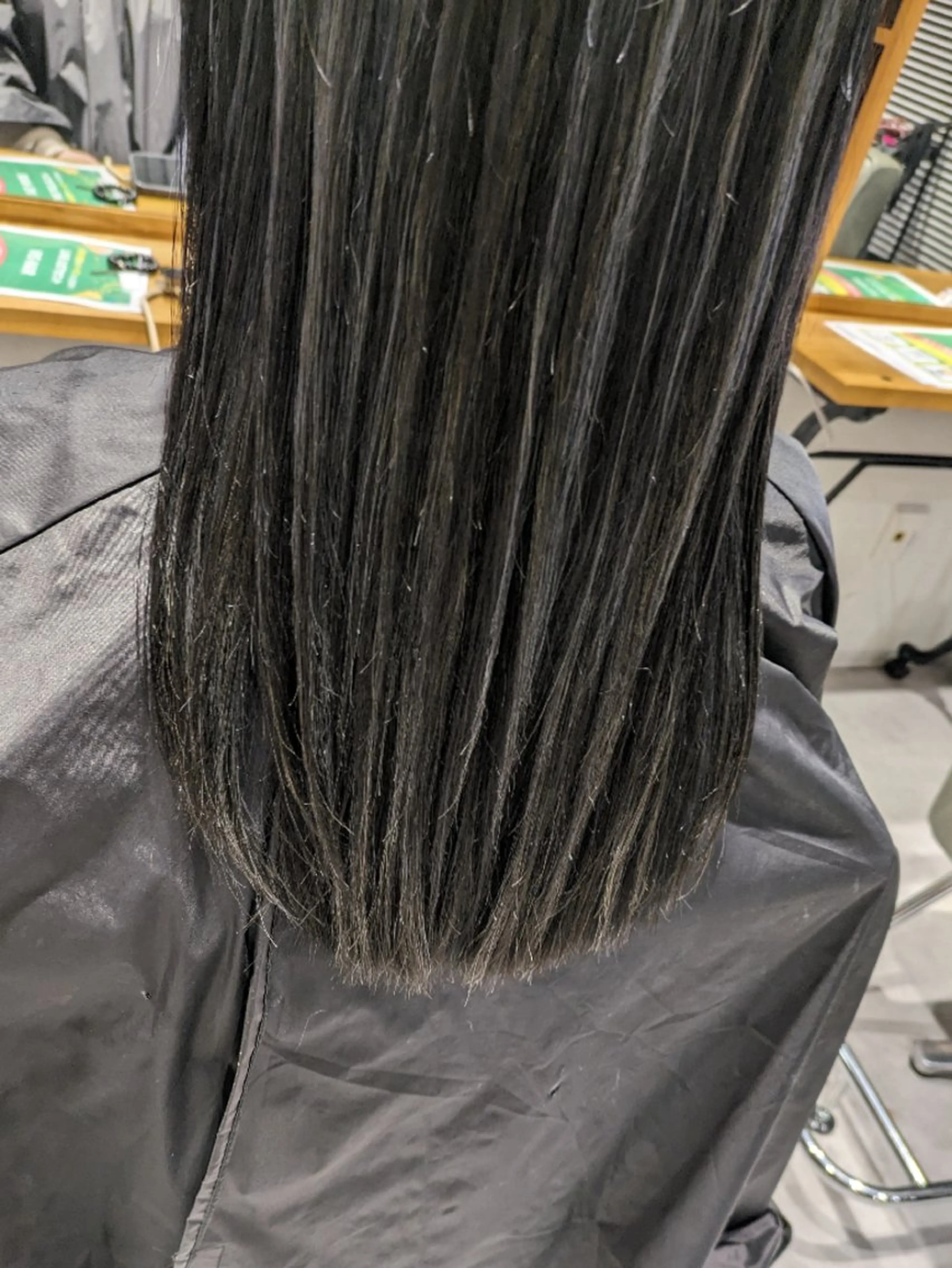 セミロング カラー ヘアアレンジ ダークグレー ハイライトカラー ハイライト カット ヘアカラー 小國 綾かのヘアスタイル