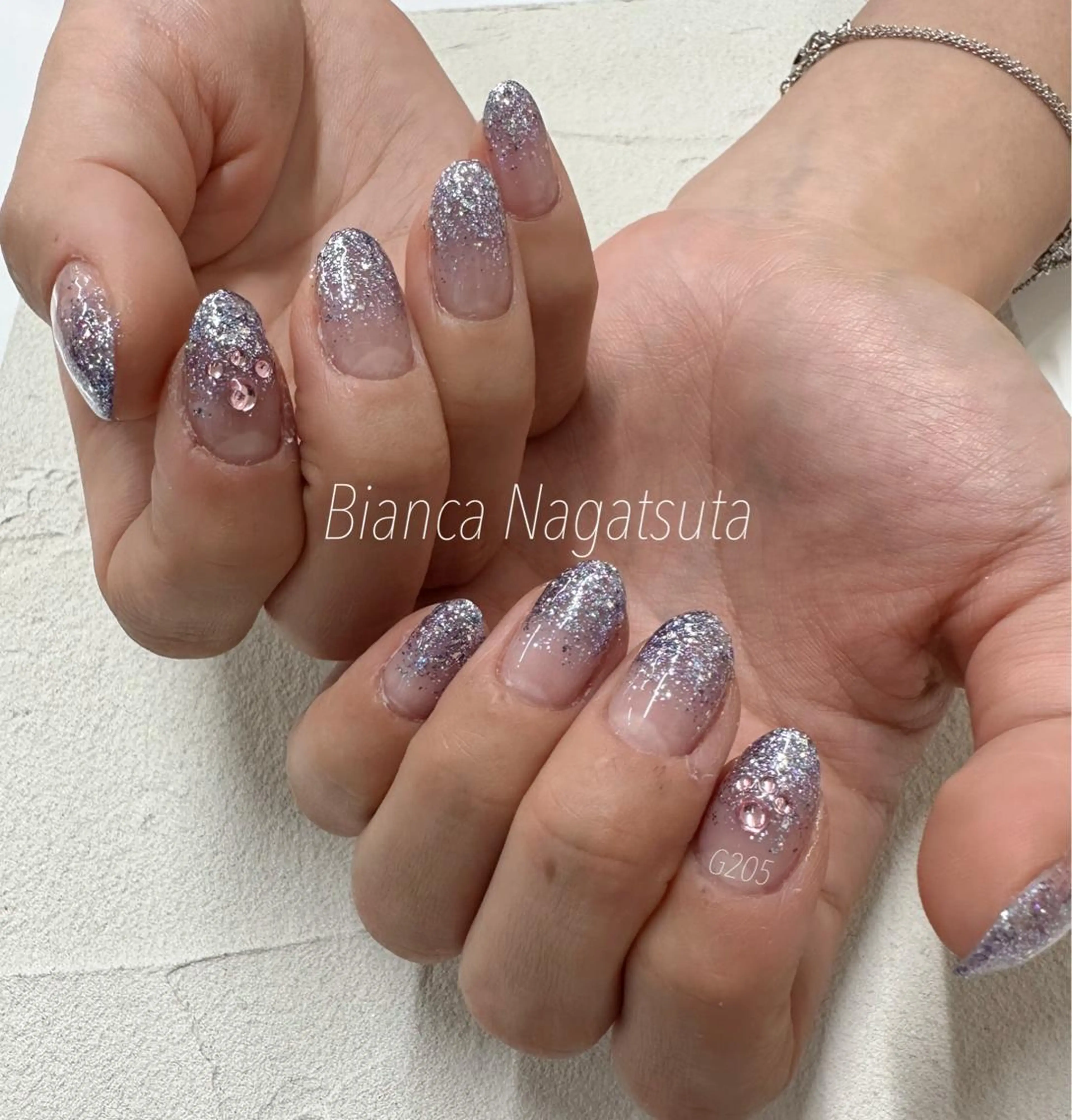 ネイル グラデーション ラメ(グリッター) ラメグラデーション ストーンネイル Bianca🦋 AIRAのネイルデザイン