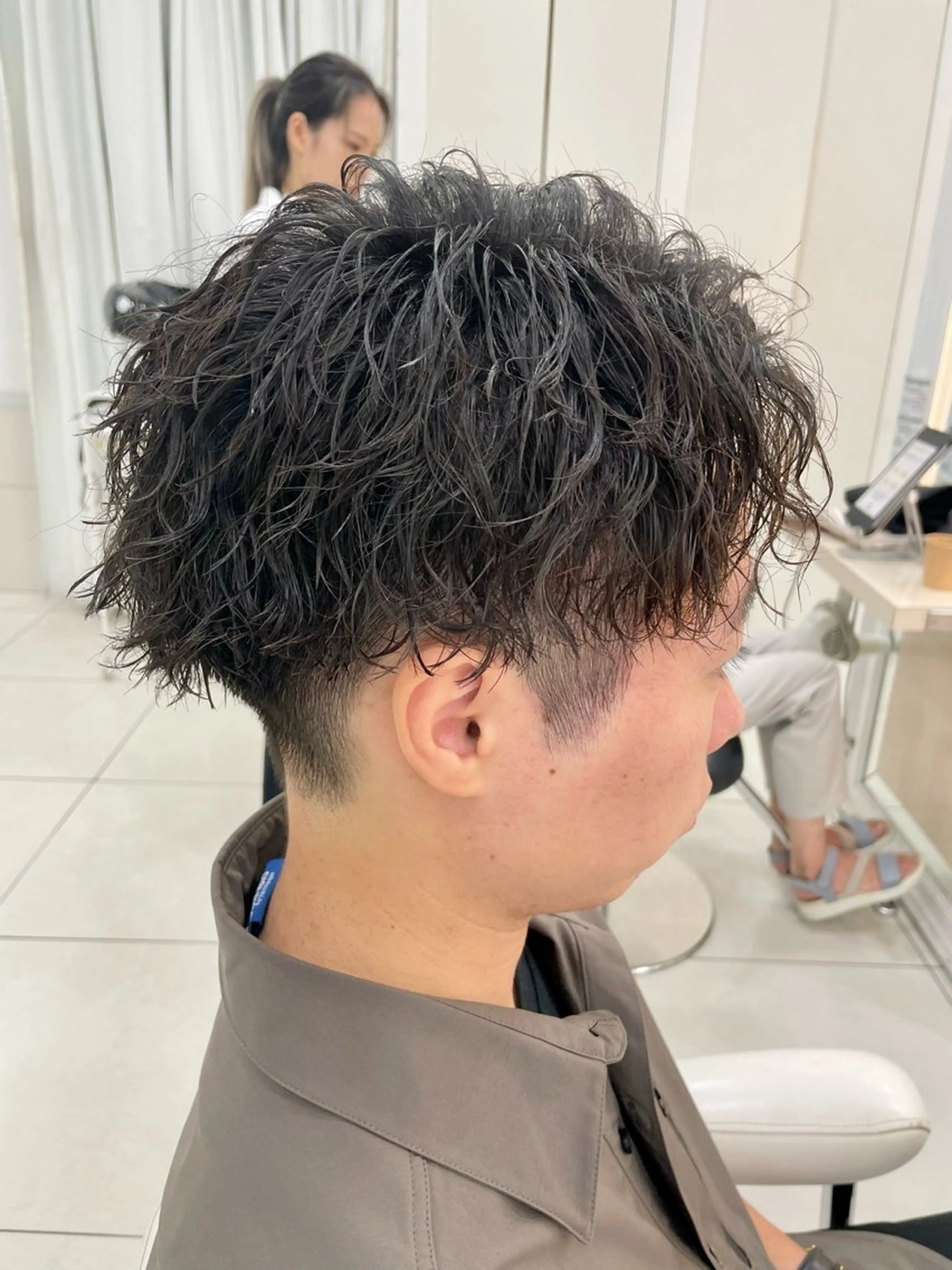 パーマ メンズ センターパート 伊佐 愛のヘアスタイル