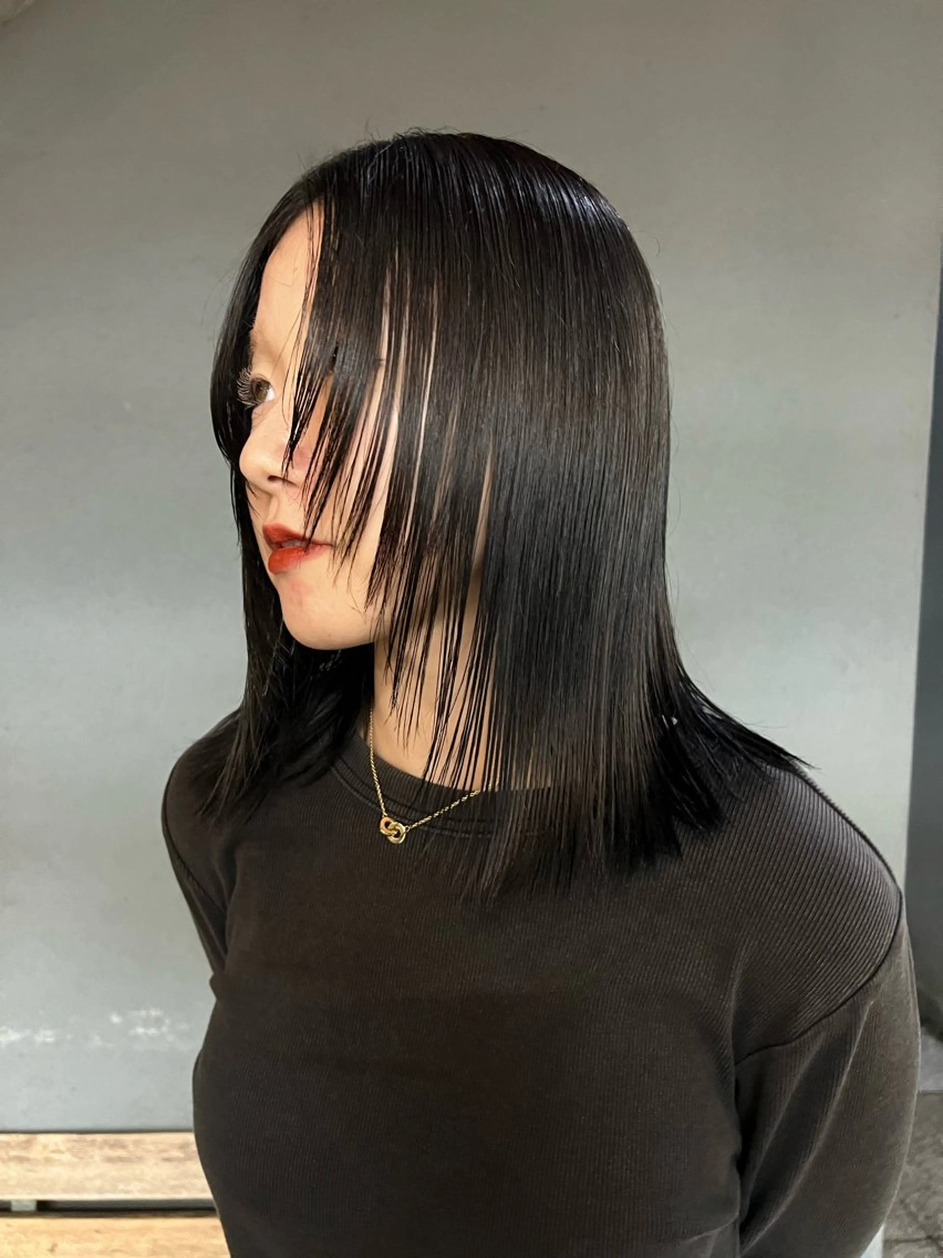 ミディアム カラー 黒髪 ヘアカラー AOI 　ヘアカラ ー / ブリーチのヘアスタイル