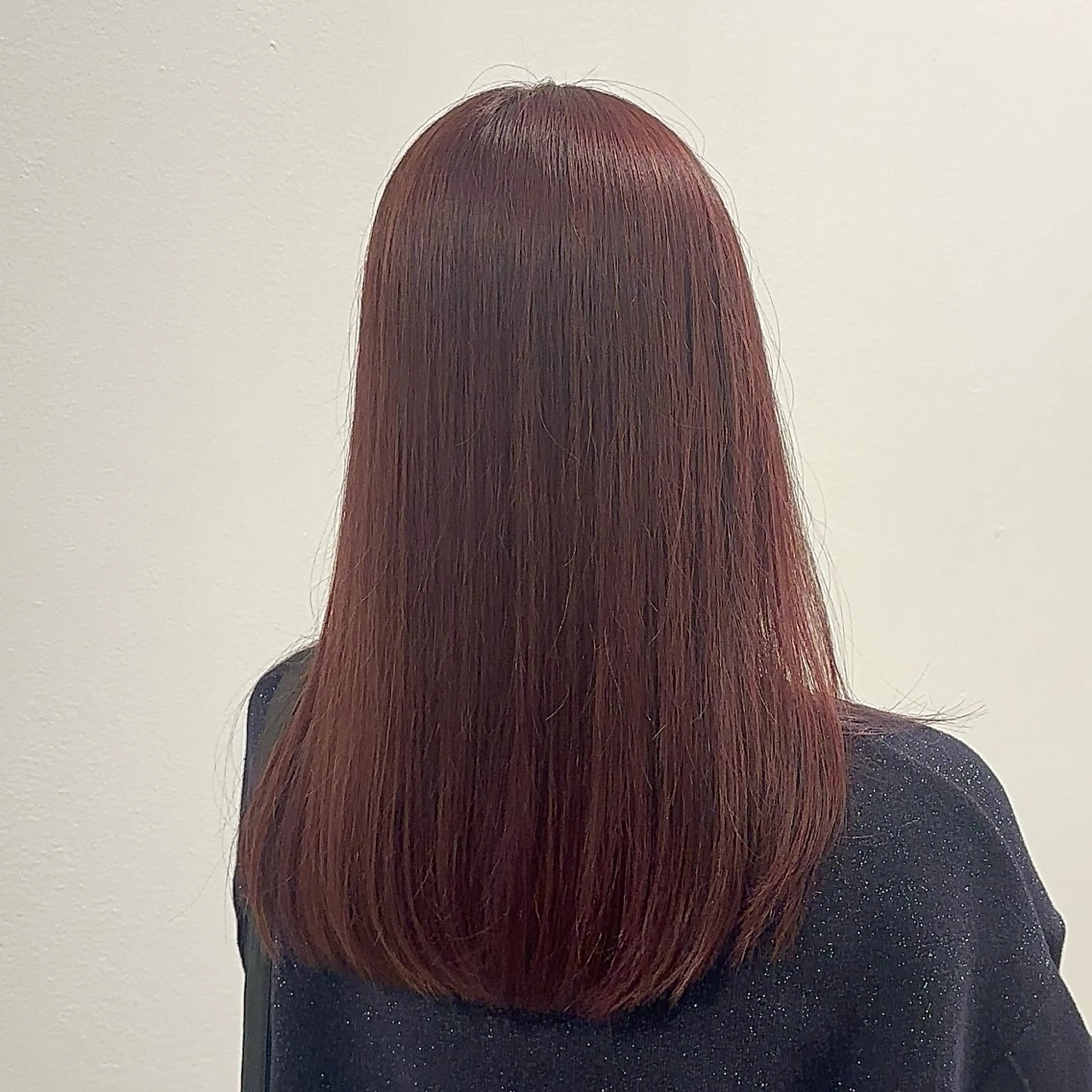 ミディアム ピンクブラウン 小西冬馬  髪質改善 縮毛矯正 艶カラーのヘアスタイル