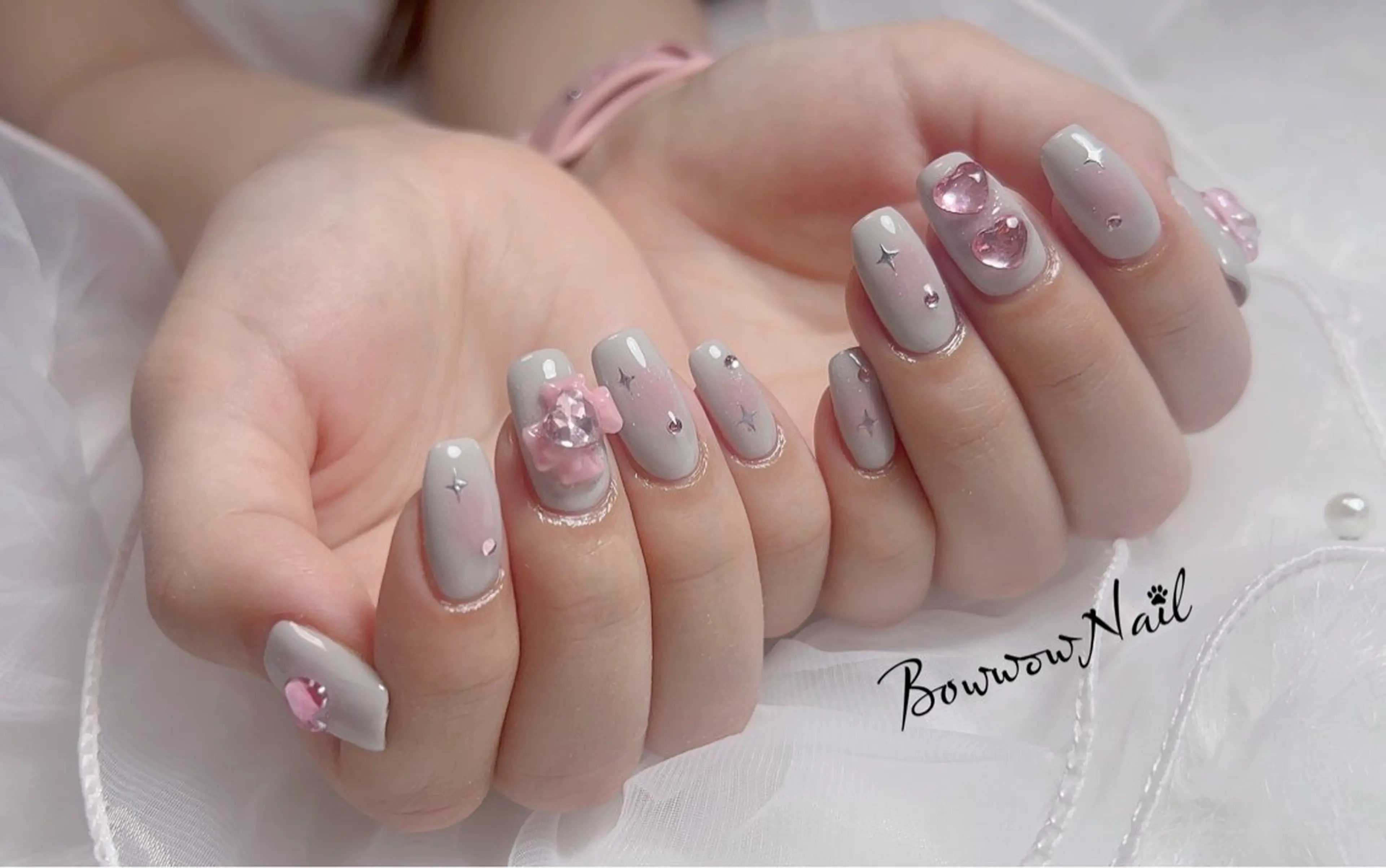 ネイル チークネイル キラキラネイル 韓国ネイル ピンク ワンホンネイル Bow wow Nail さや🧸のネイルデザイン