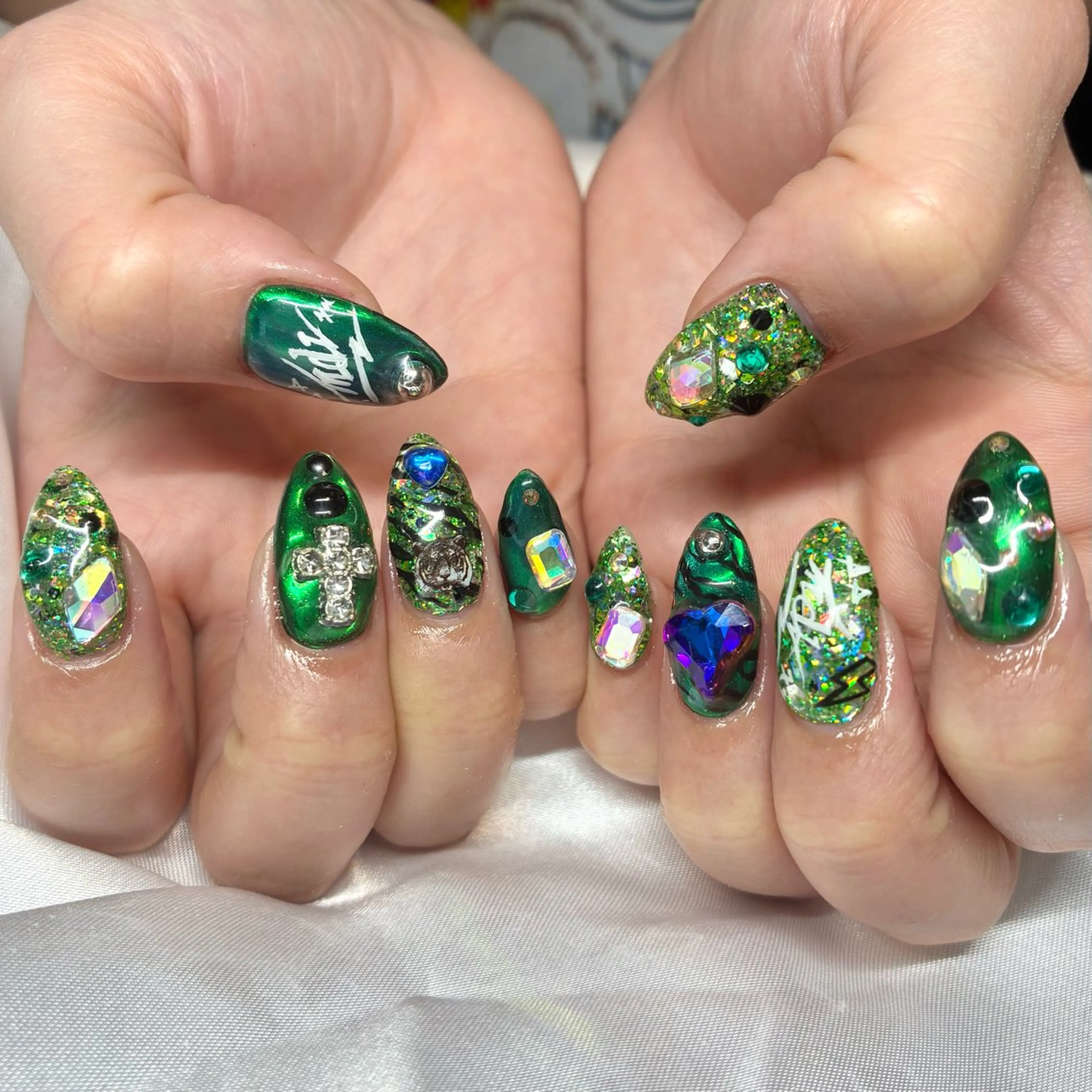 ネイル ハンドネイル Nail ヌシん家 AKANEのネイルデザイン