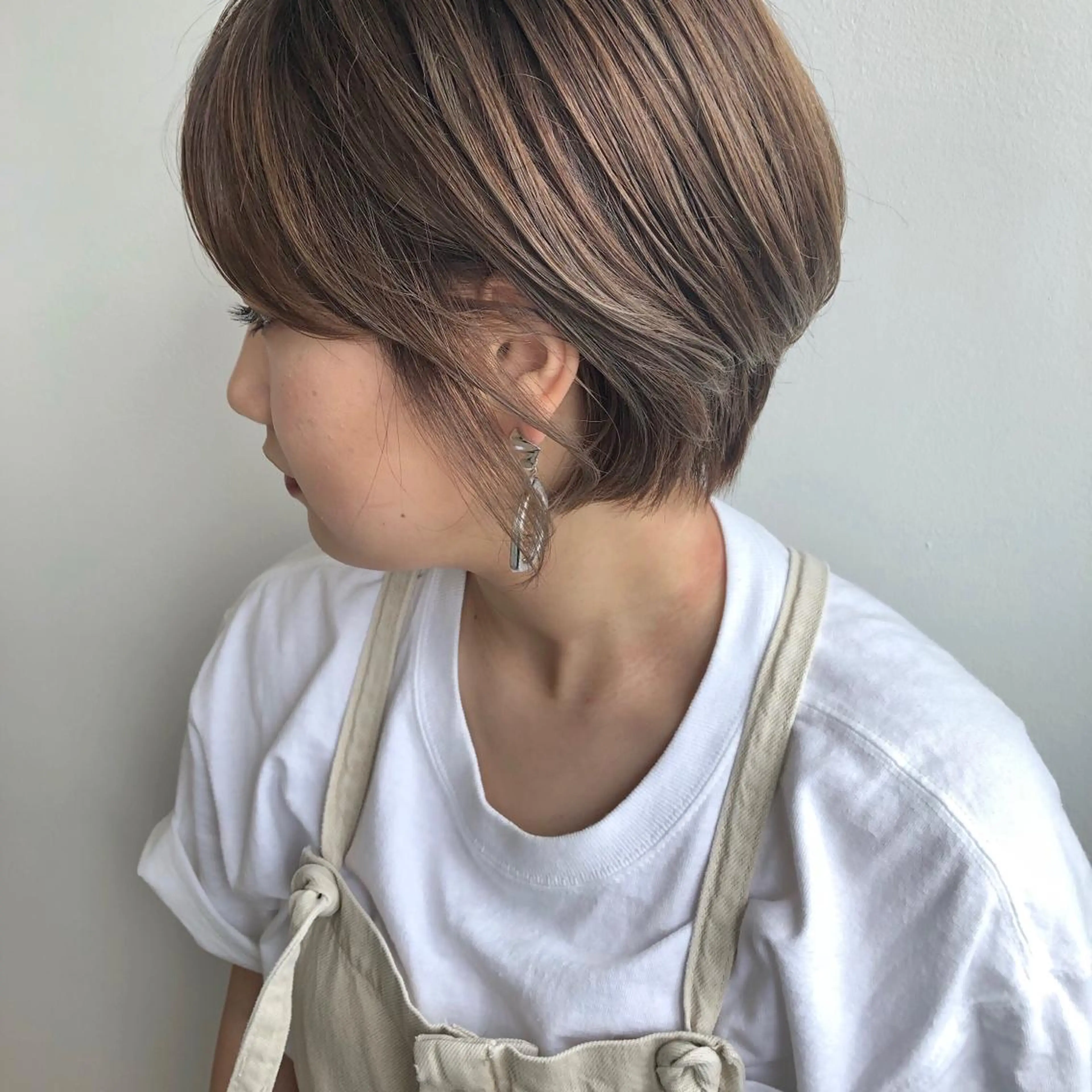 ショート カラー パーマ ハンサムショート ハイライトカラー ハイライト ショートヘア mano+所属・haruka 🐈のネイルデザイン