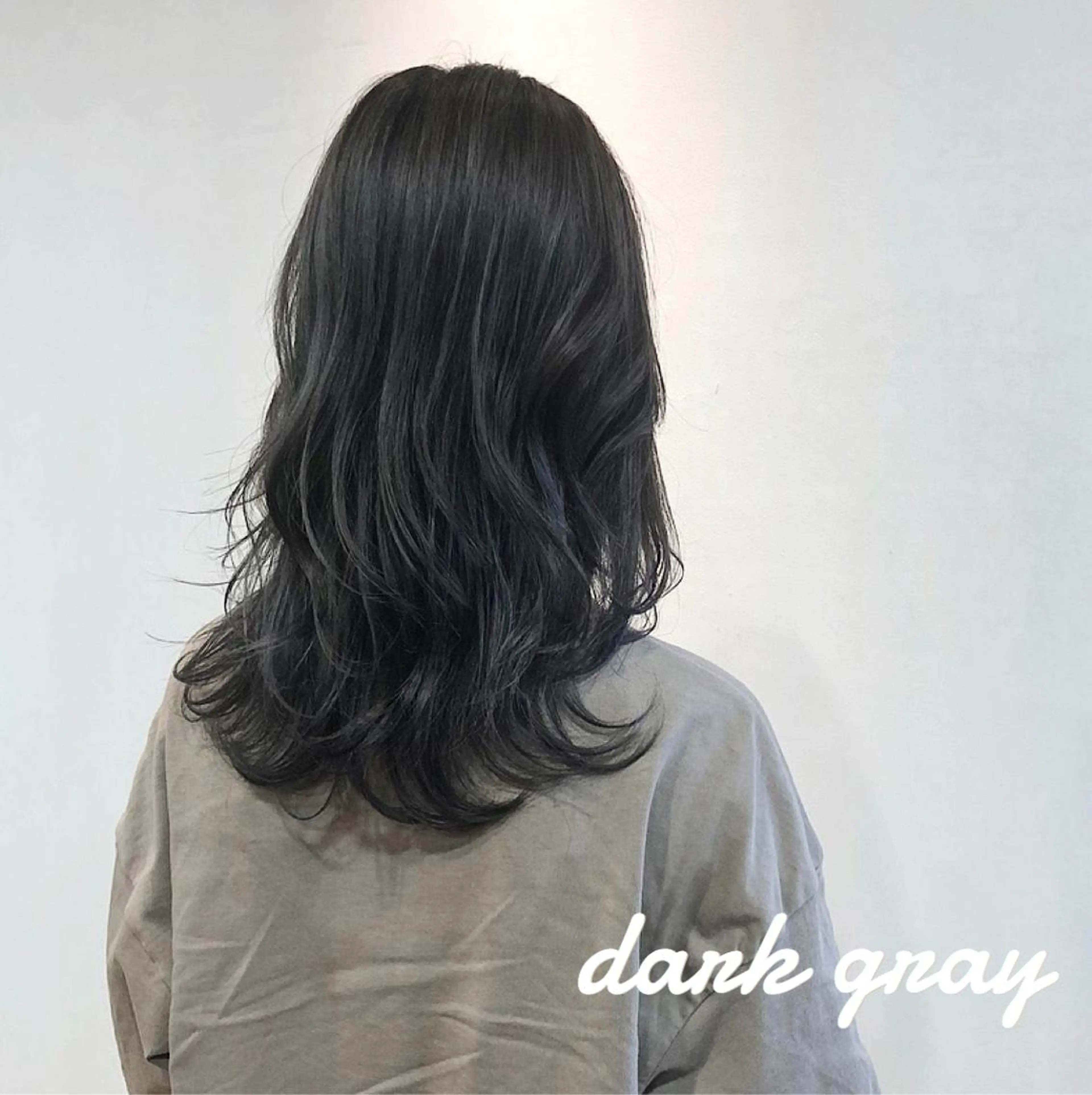 ロング カラー バレイヤージュ ダークグレー ハイライトカラー ハイライト レイヤーカット 村井 香怜のマツエク・マツパデザイン